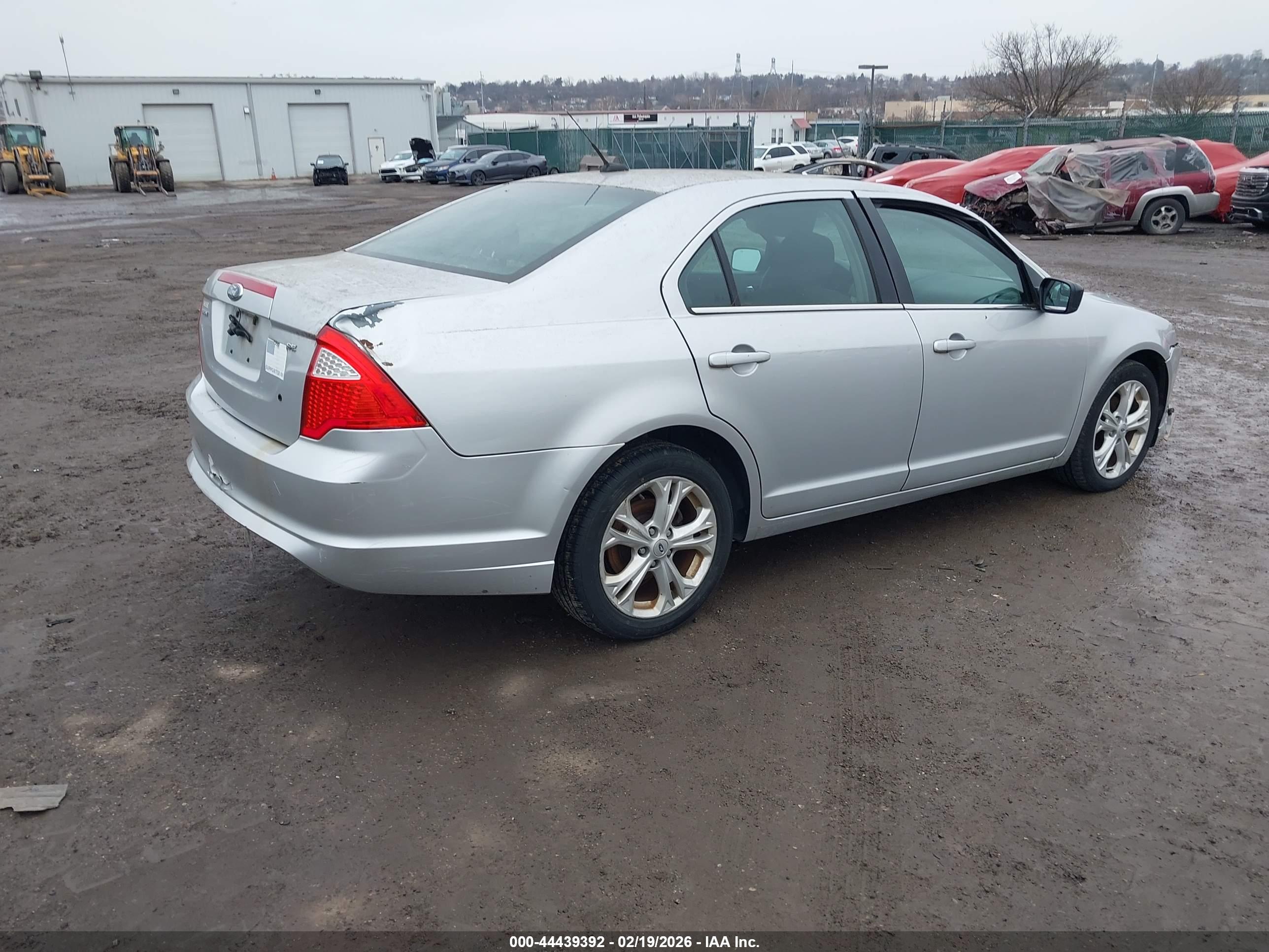 FORD FUSION image 4