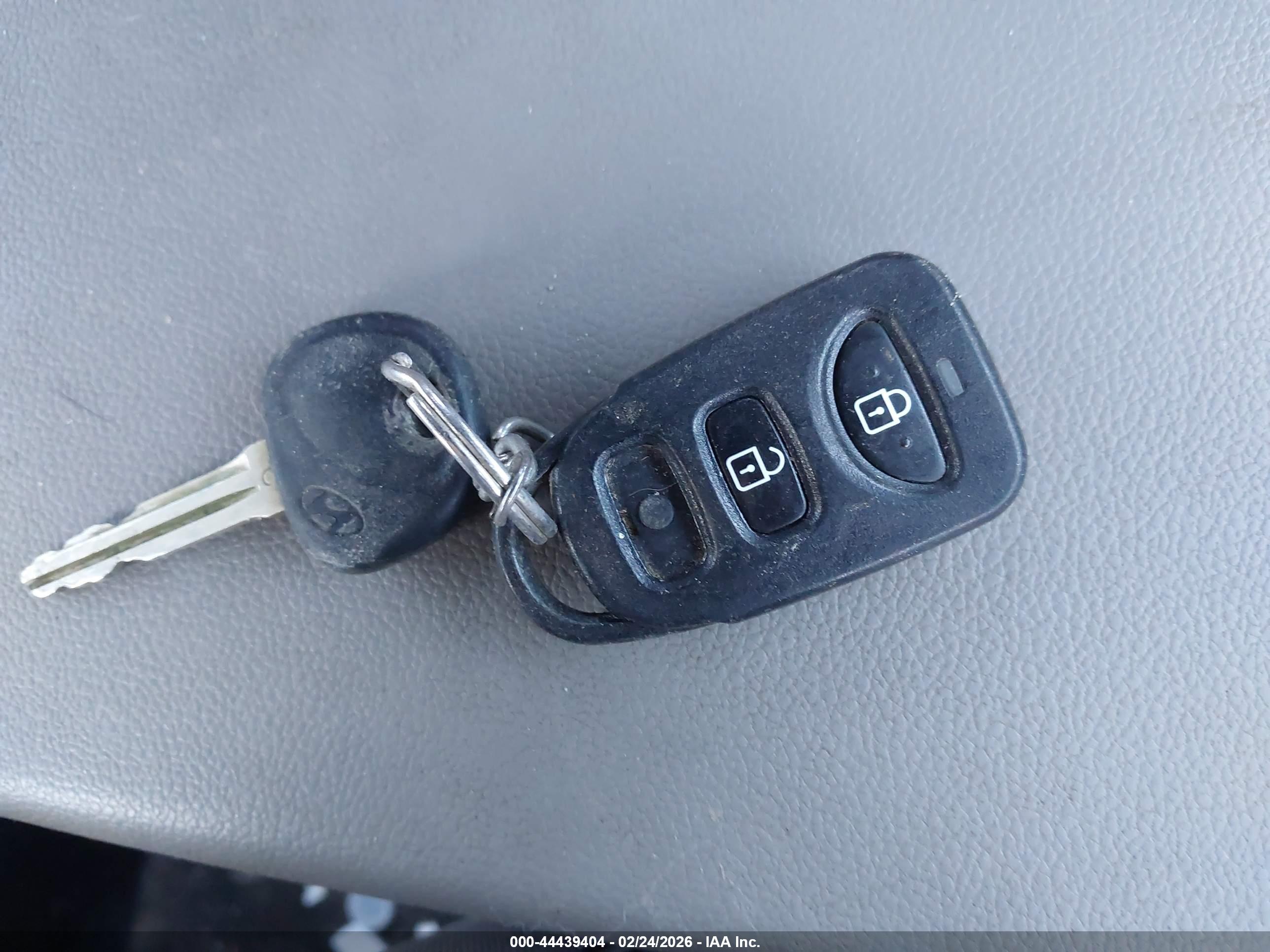 HYUNDAI ELANTRA image 11