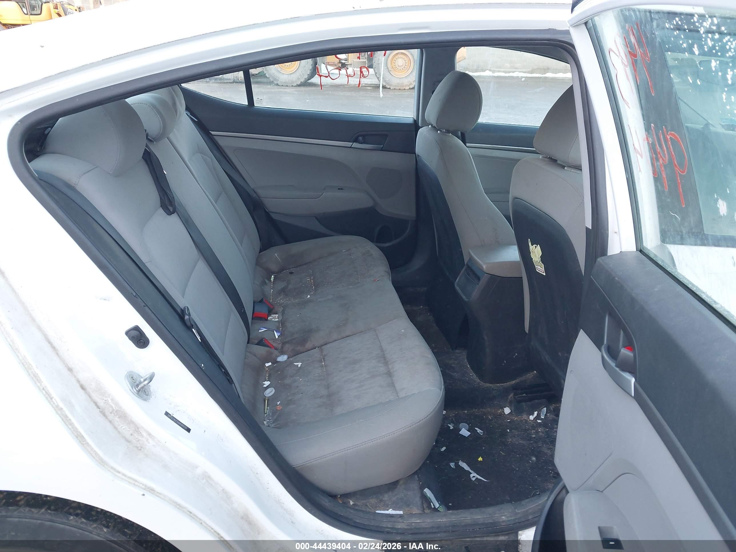 HYUNDAI ELANTRA image 8