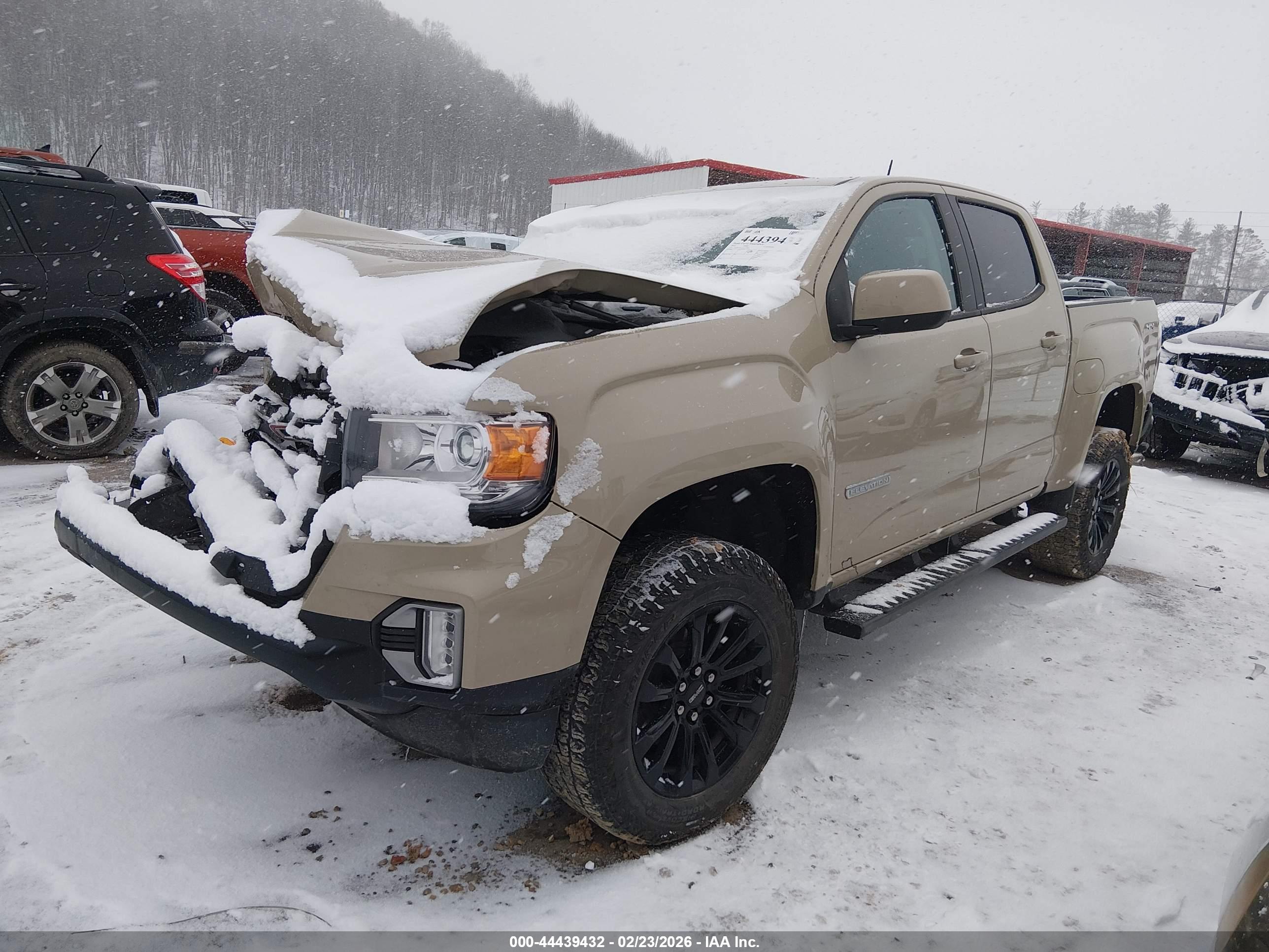 GMC CANYON image 2
