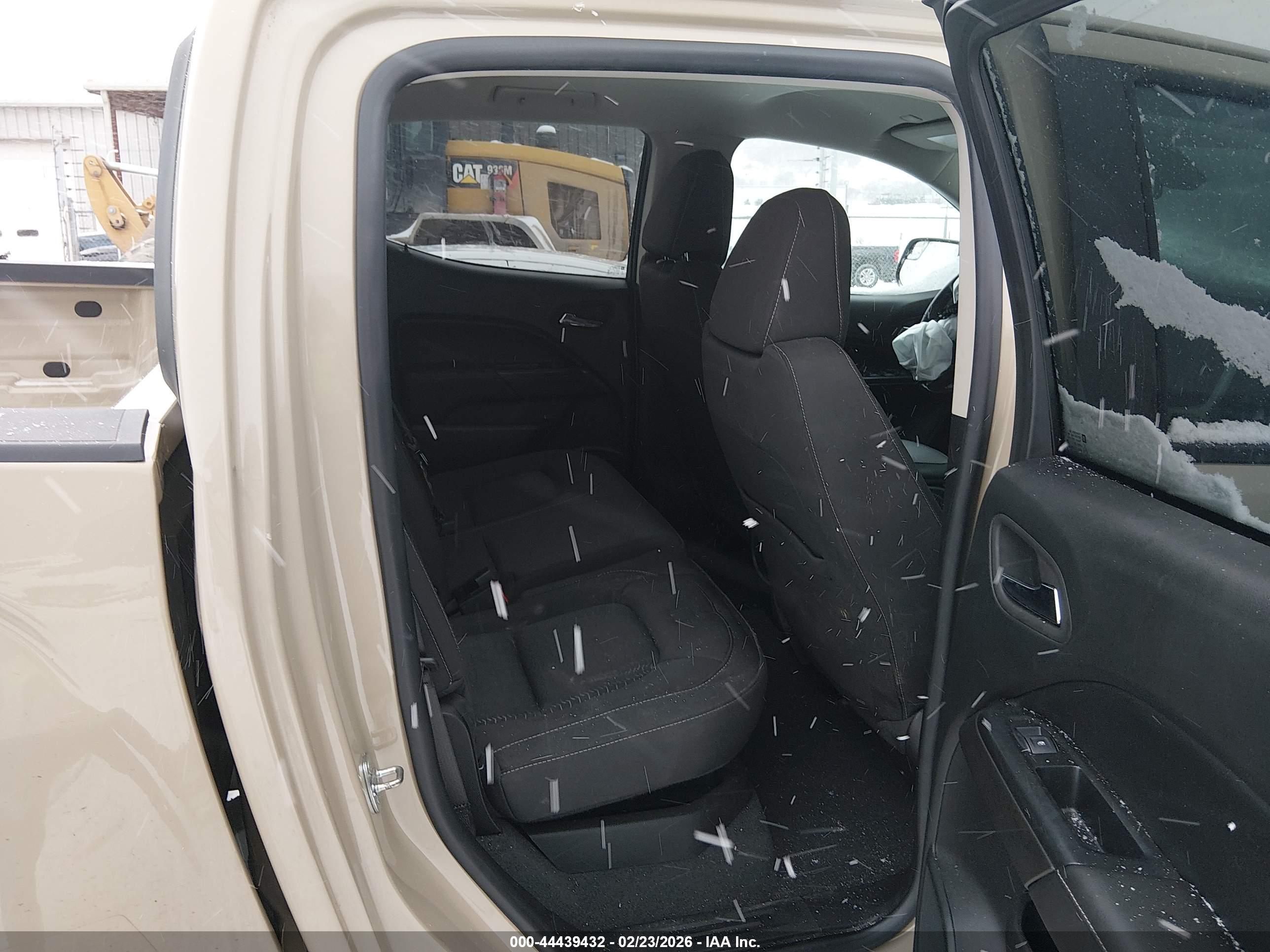 GMC CANYON image 8