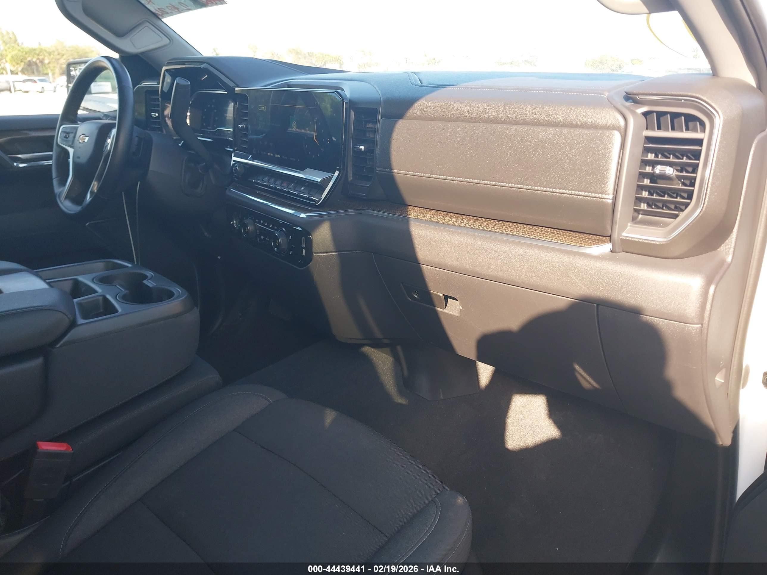 CHEVROLET SILVERADO image 5