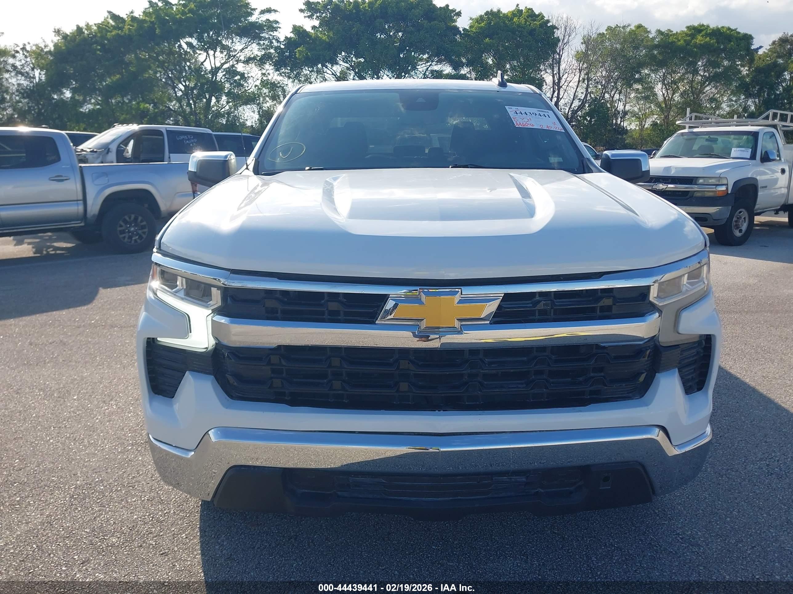 CHEVROLET SILVERADO image 6