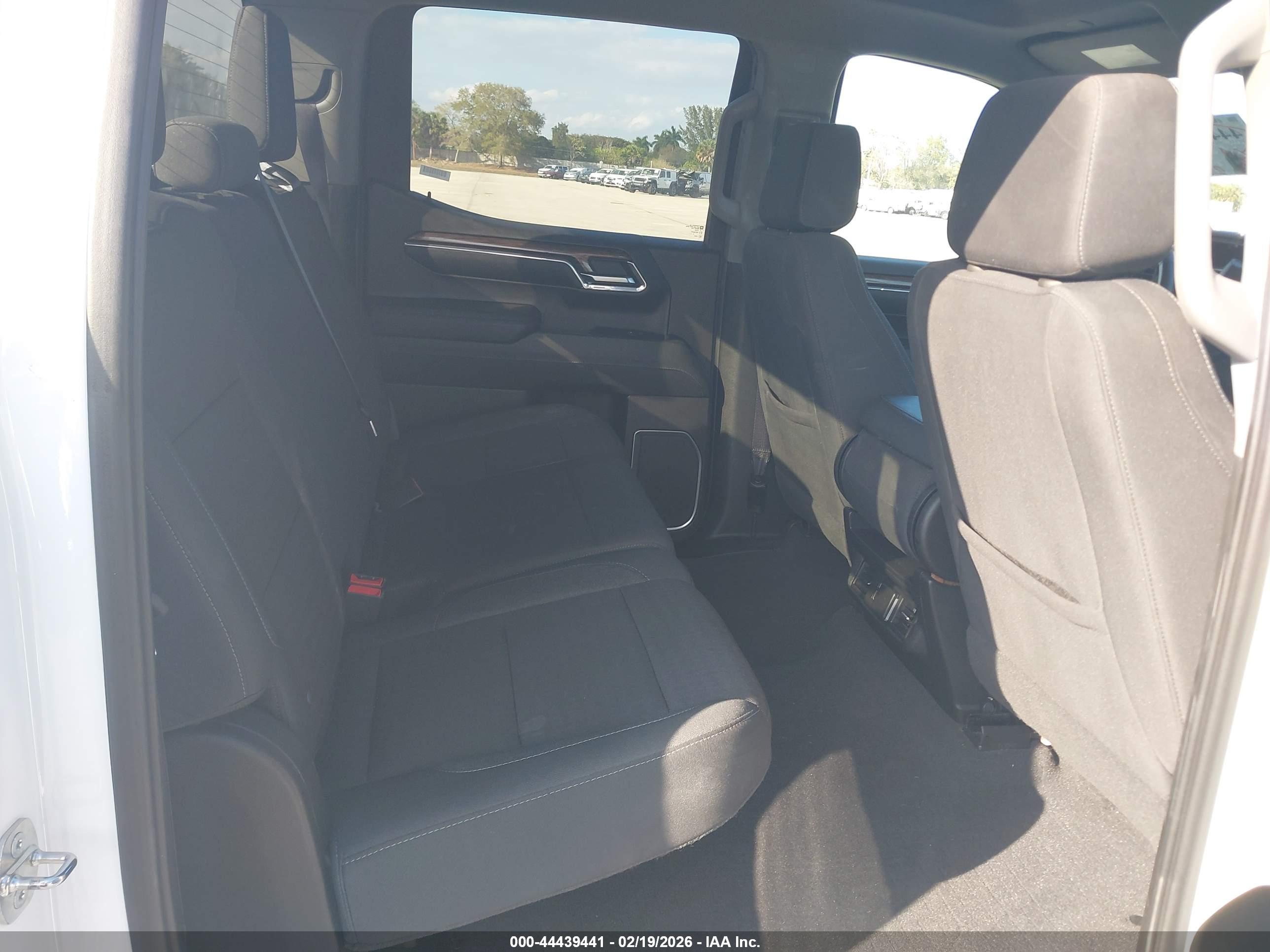 CHEVROLET SILVERADO image 8