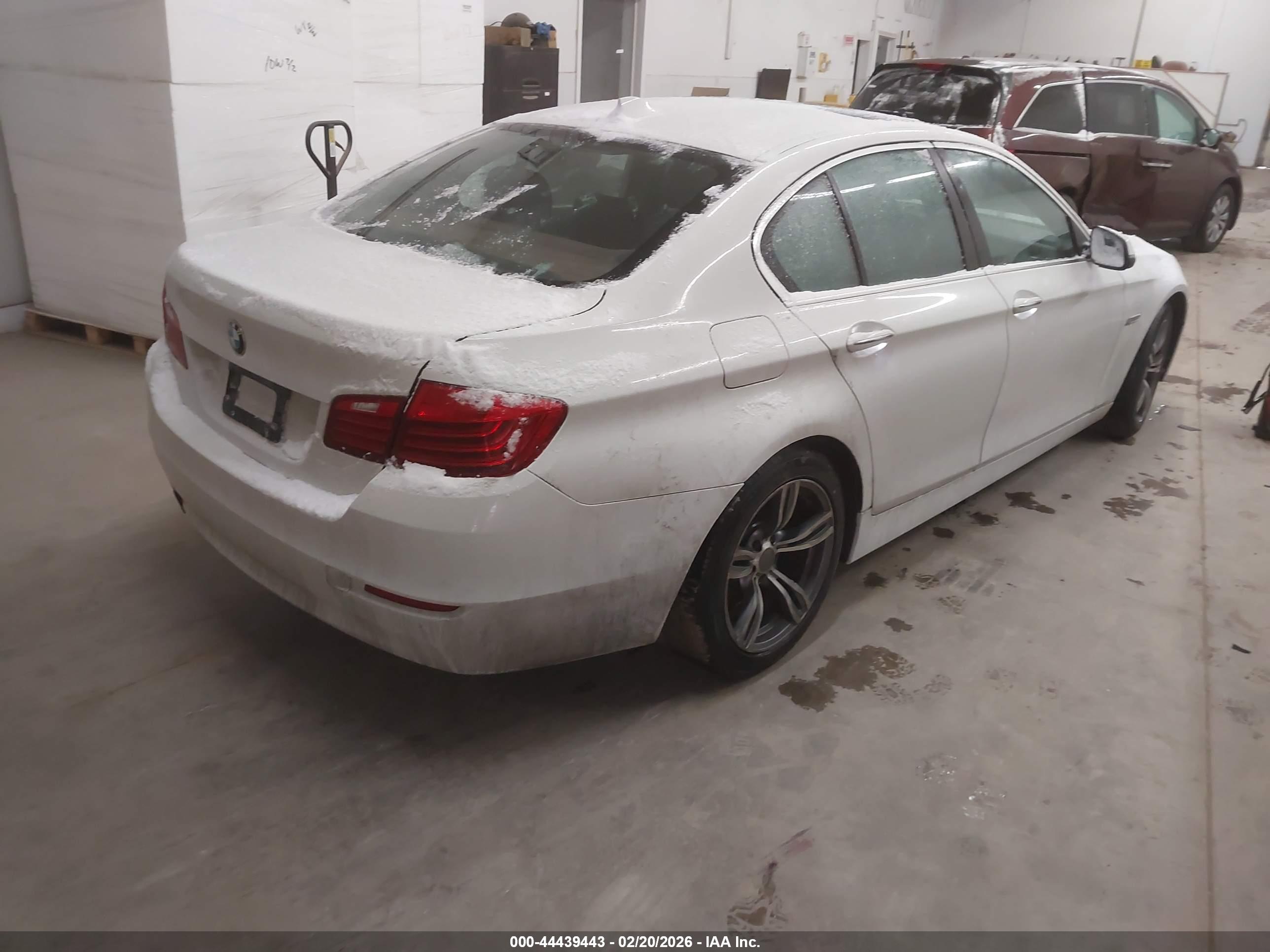 BMW 528I image 4