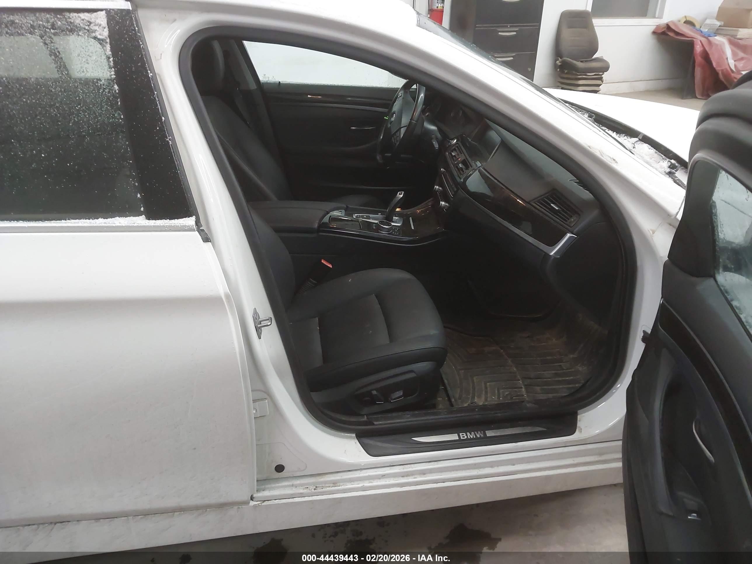 BMW 528I image 5