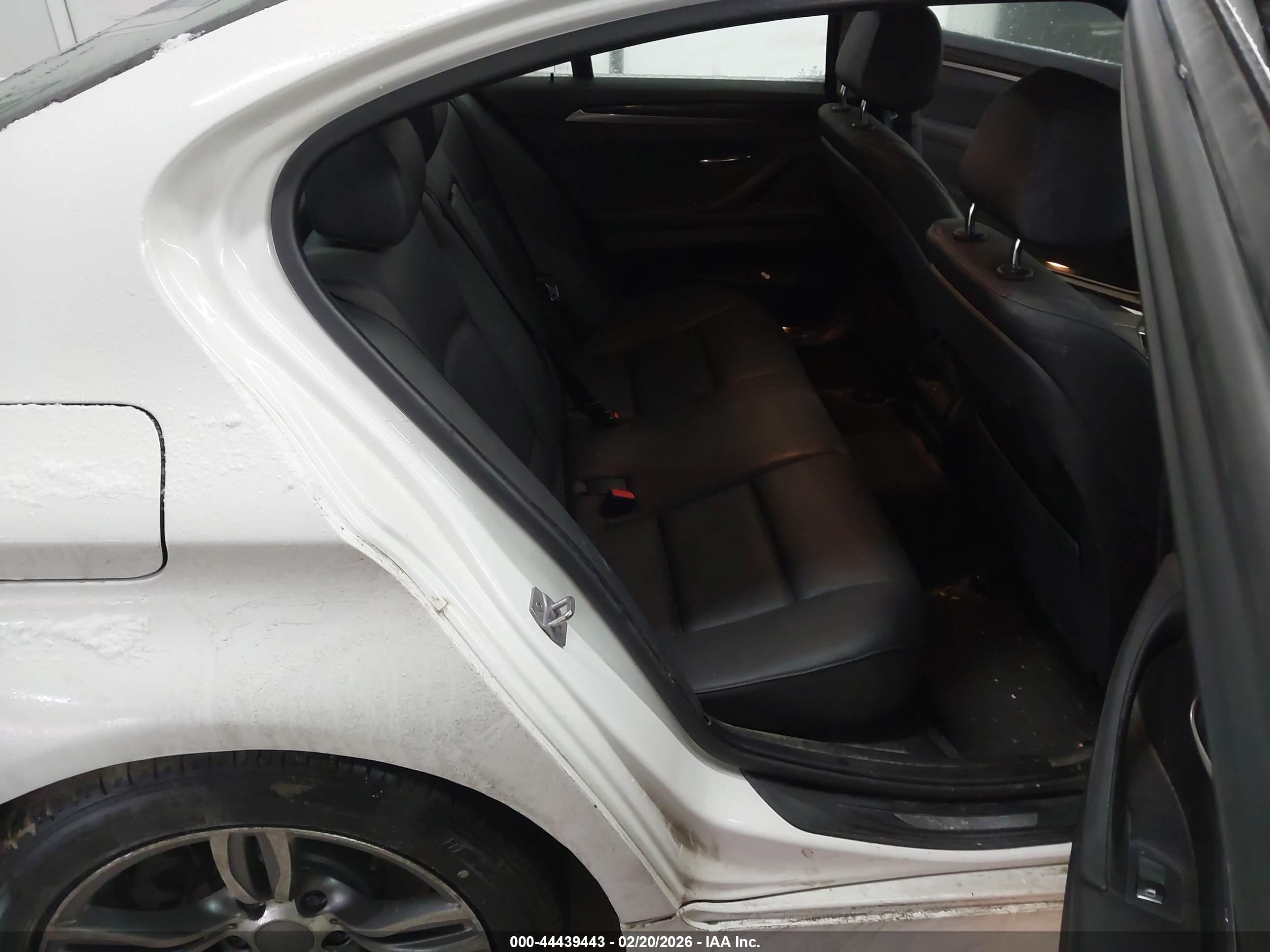 BMW 528I image 8