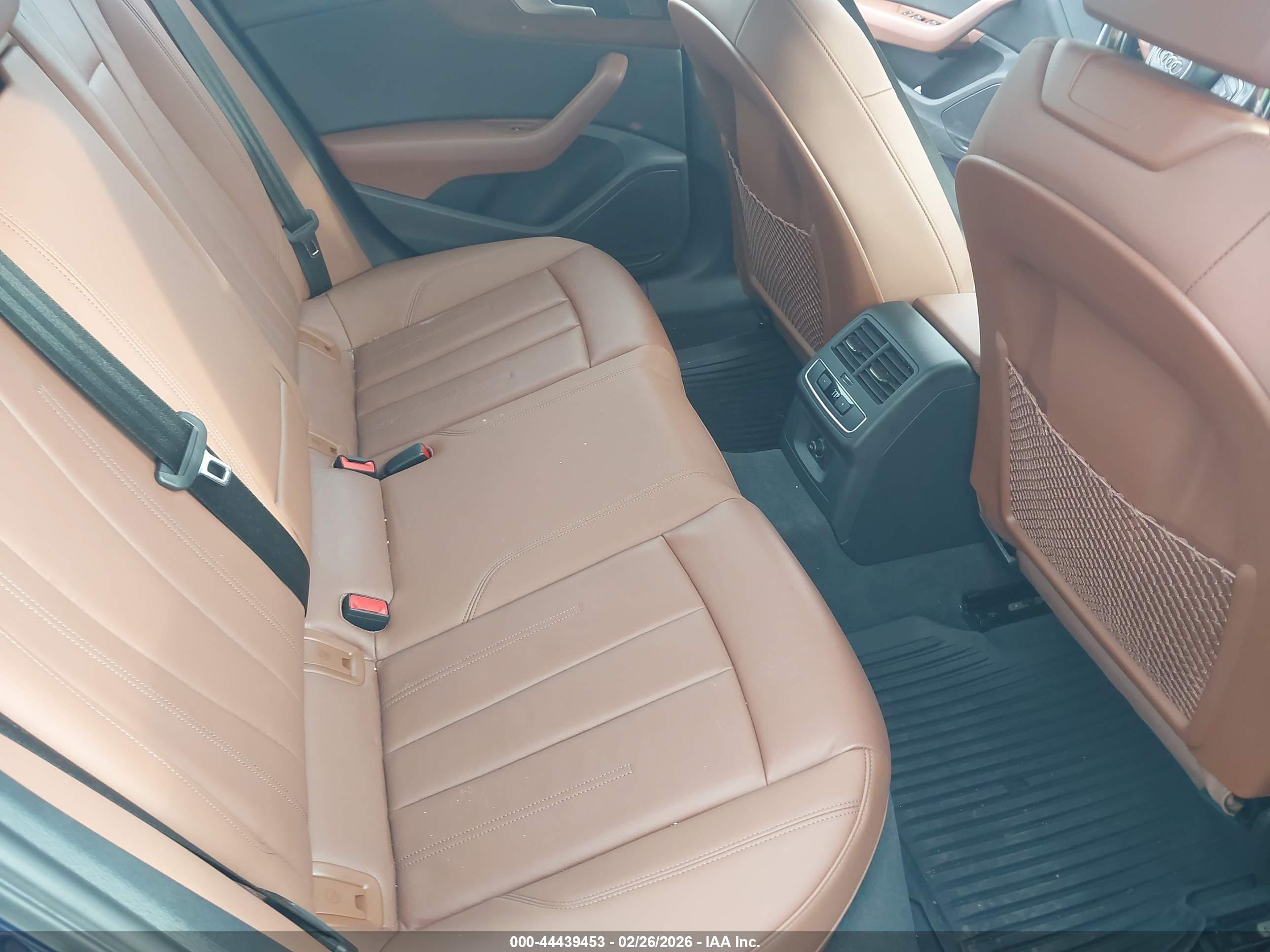 AUDI A4 image 8