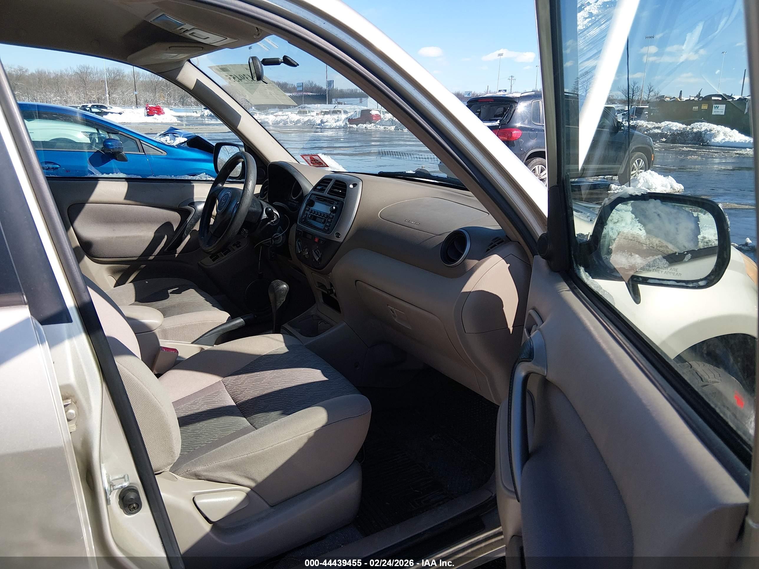 TOYOTA RAV4 image 5