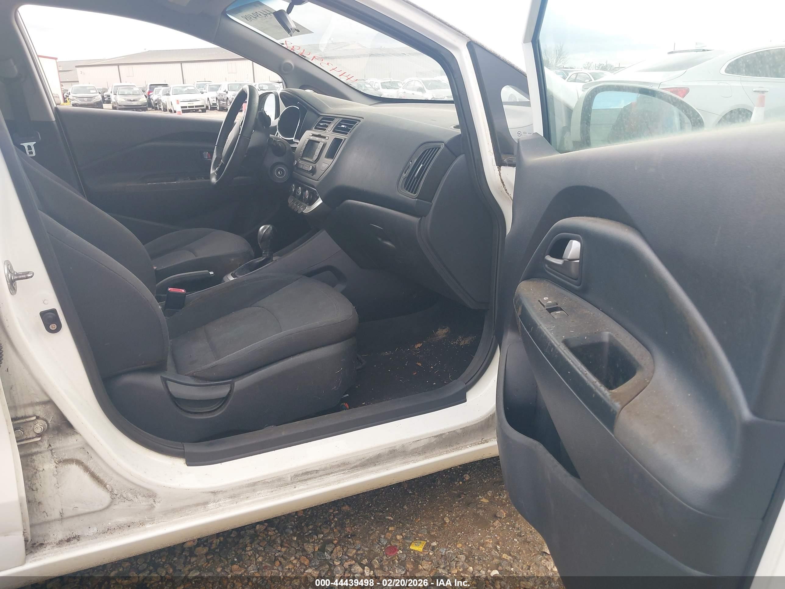 KIA RIO image 5
