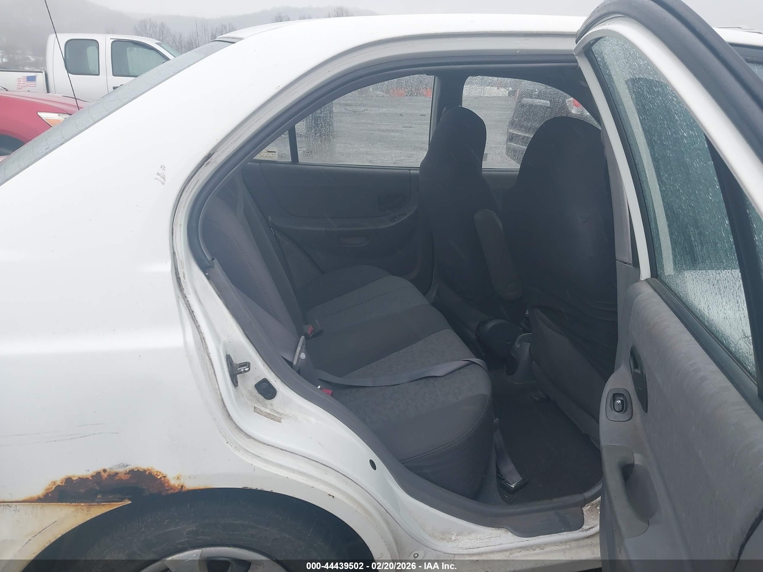 HYUNDAI ACCENT image 8