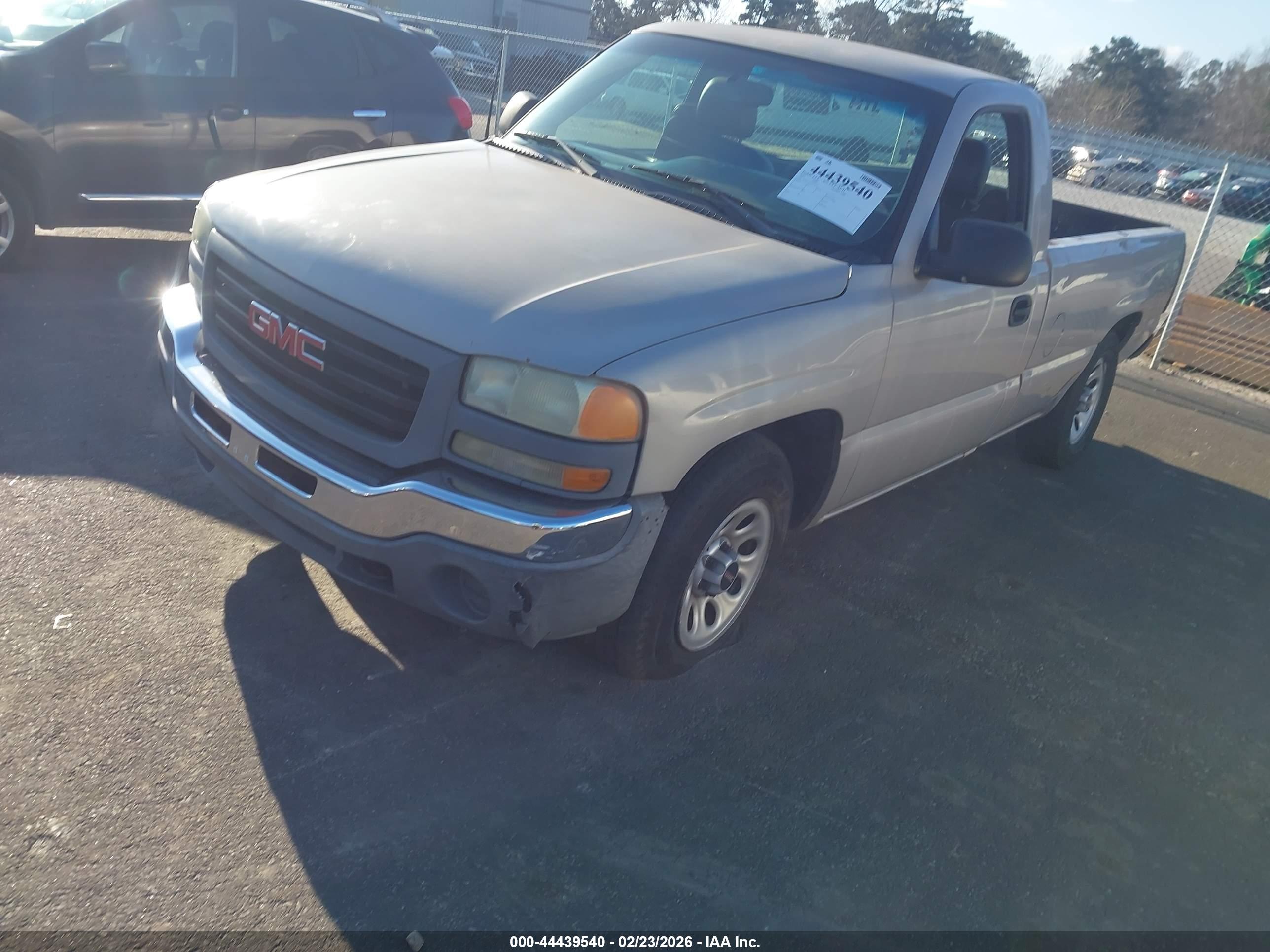 GMC SIERRA image 2