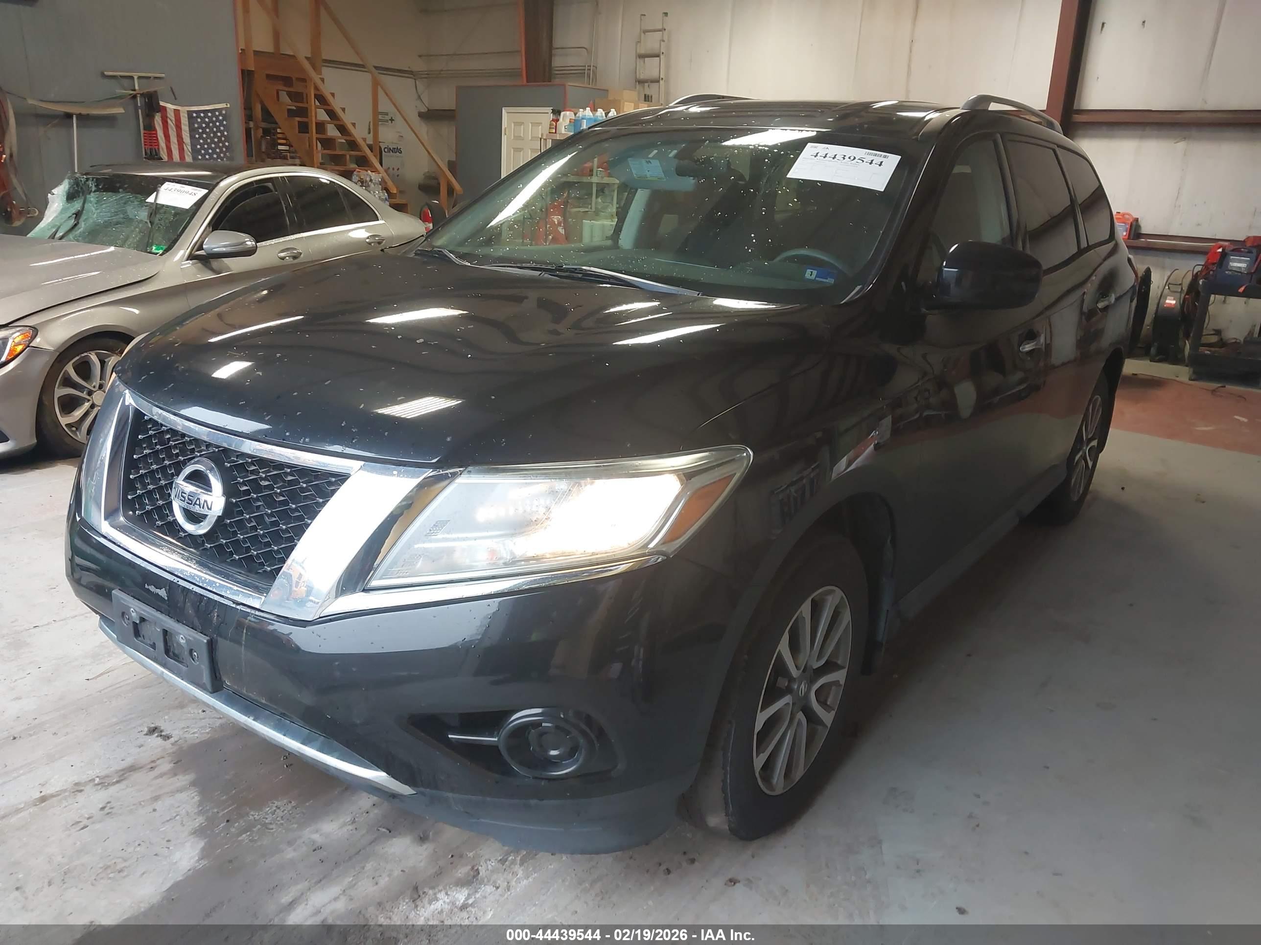 NISSAN PATHFINDER image 2
