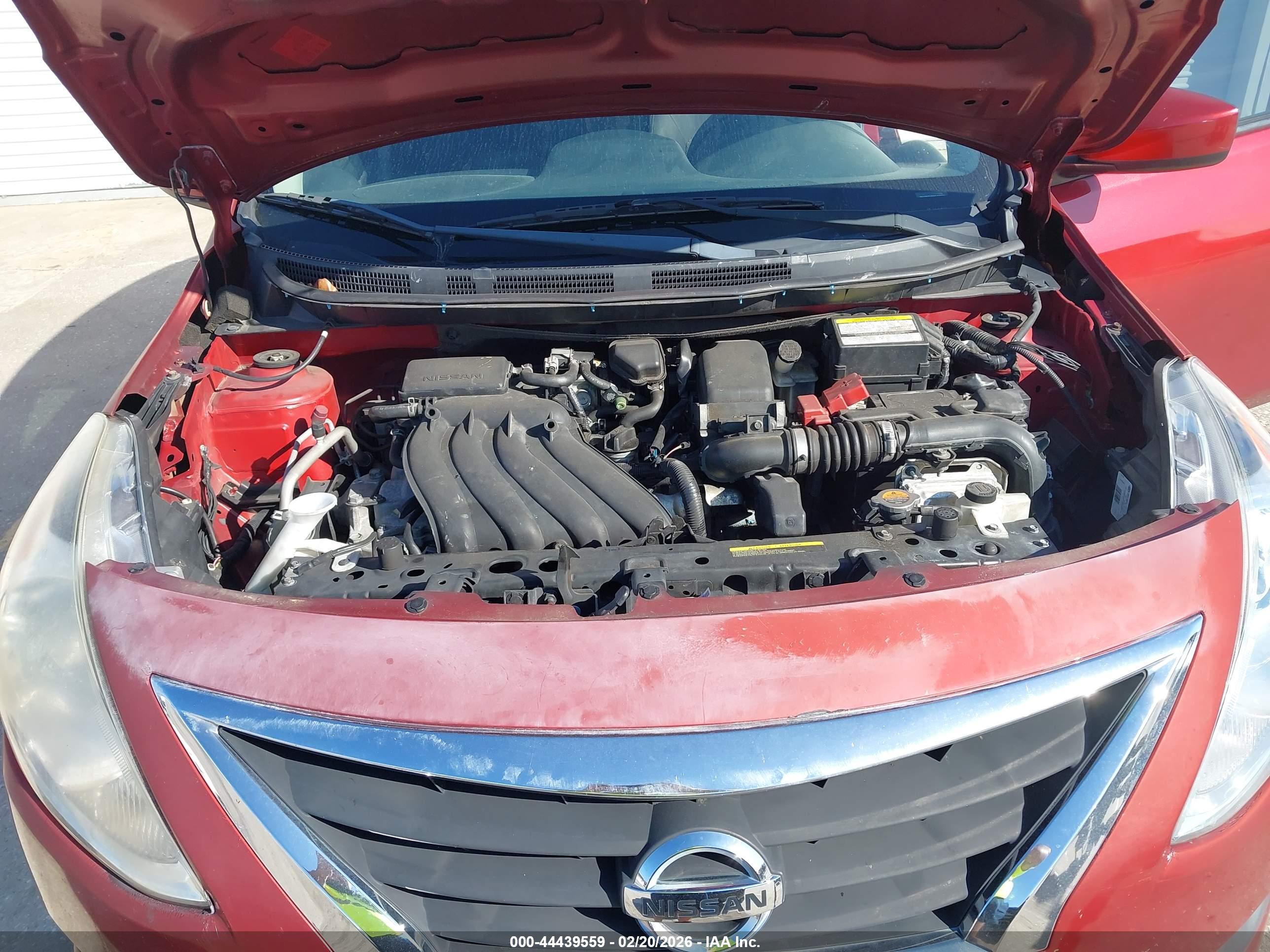 NISSAN VERSA image 10
