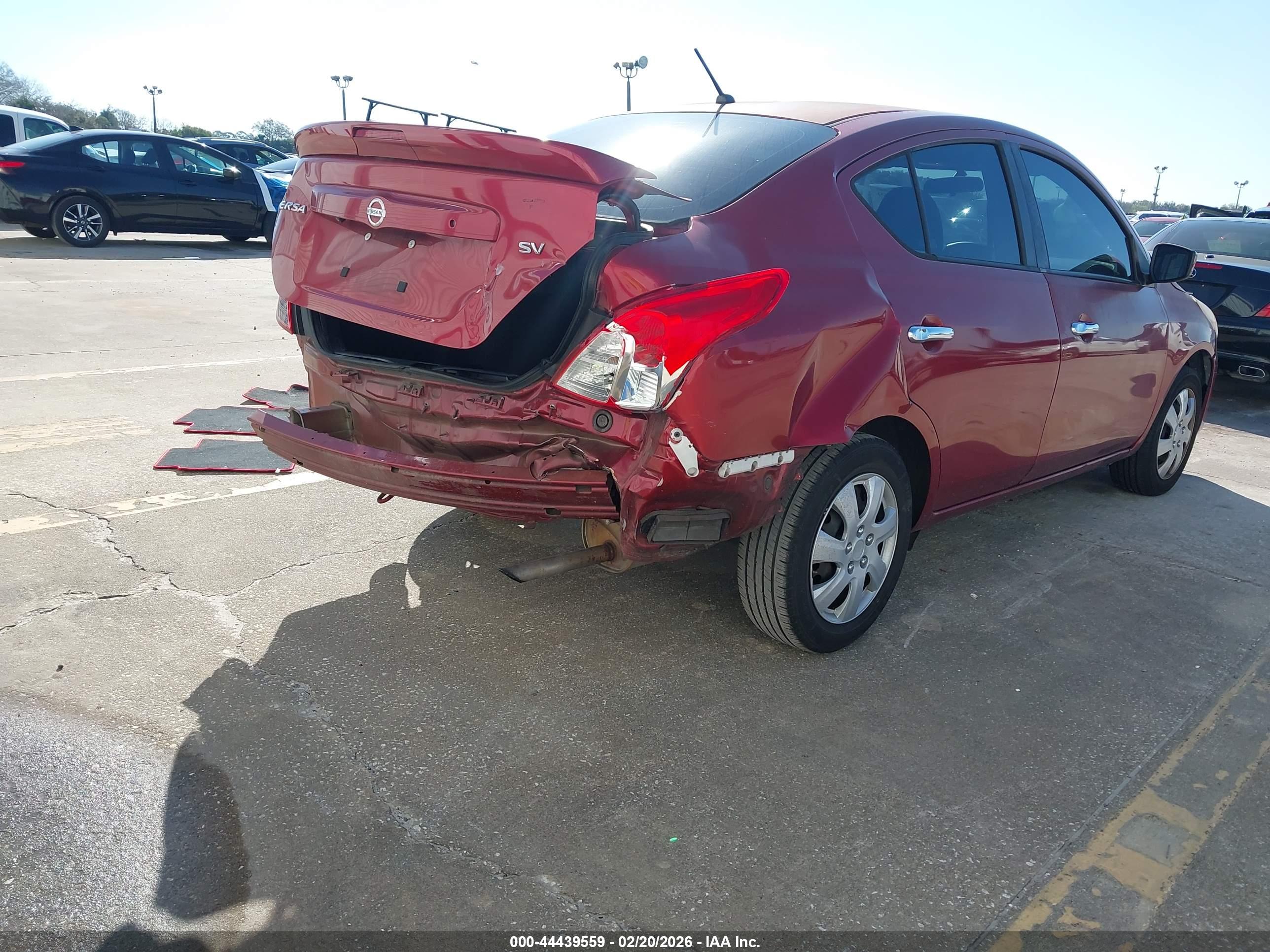 NISSAN VERSA image 4
