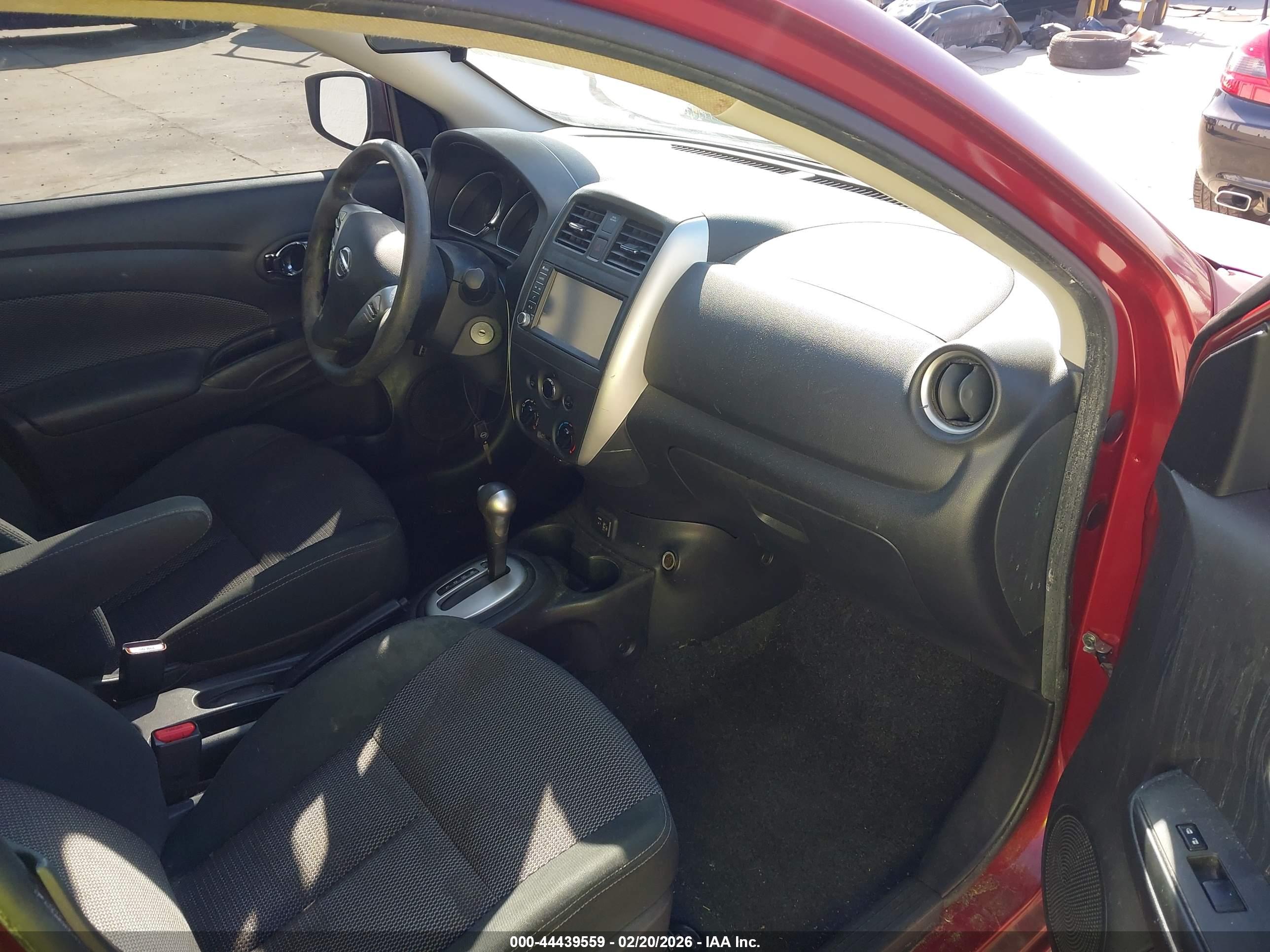 NISSAN VERSA image 5