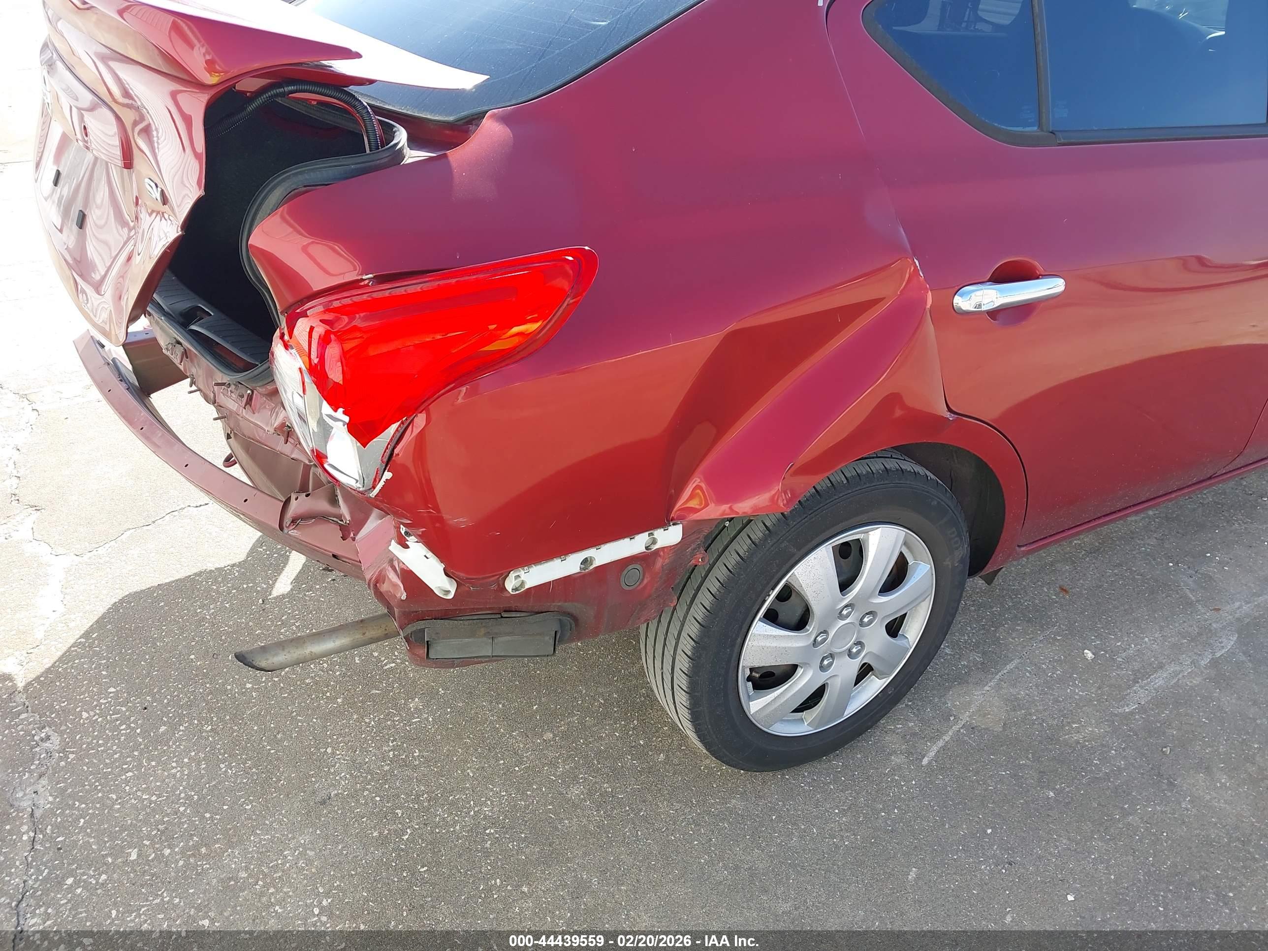 NISSAN VERSA image 6