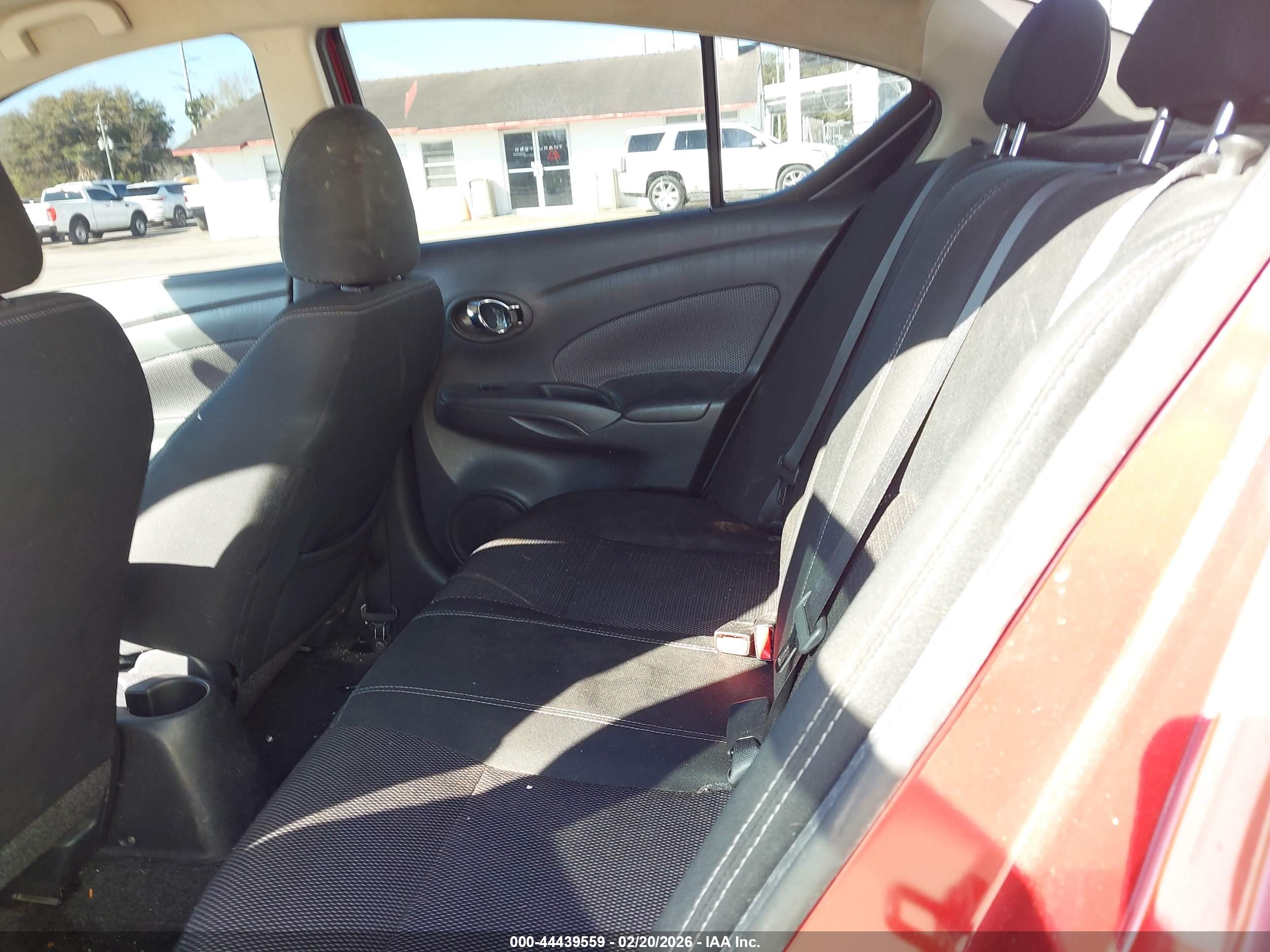 NISSAN VERSA image 8