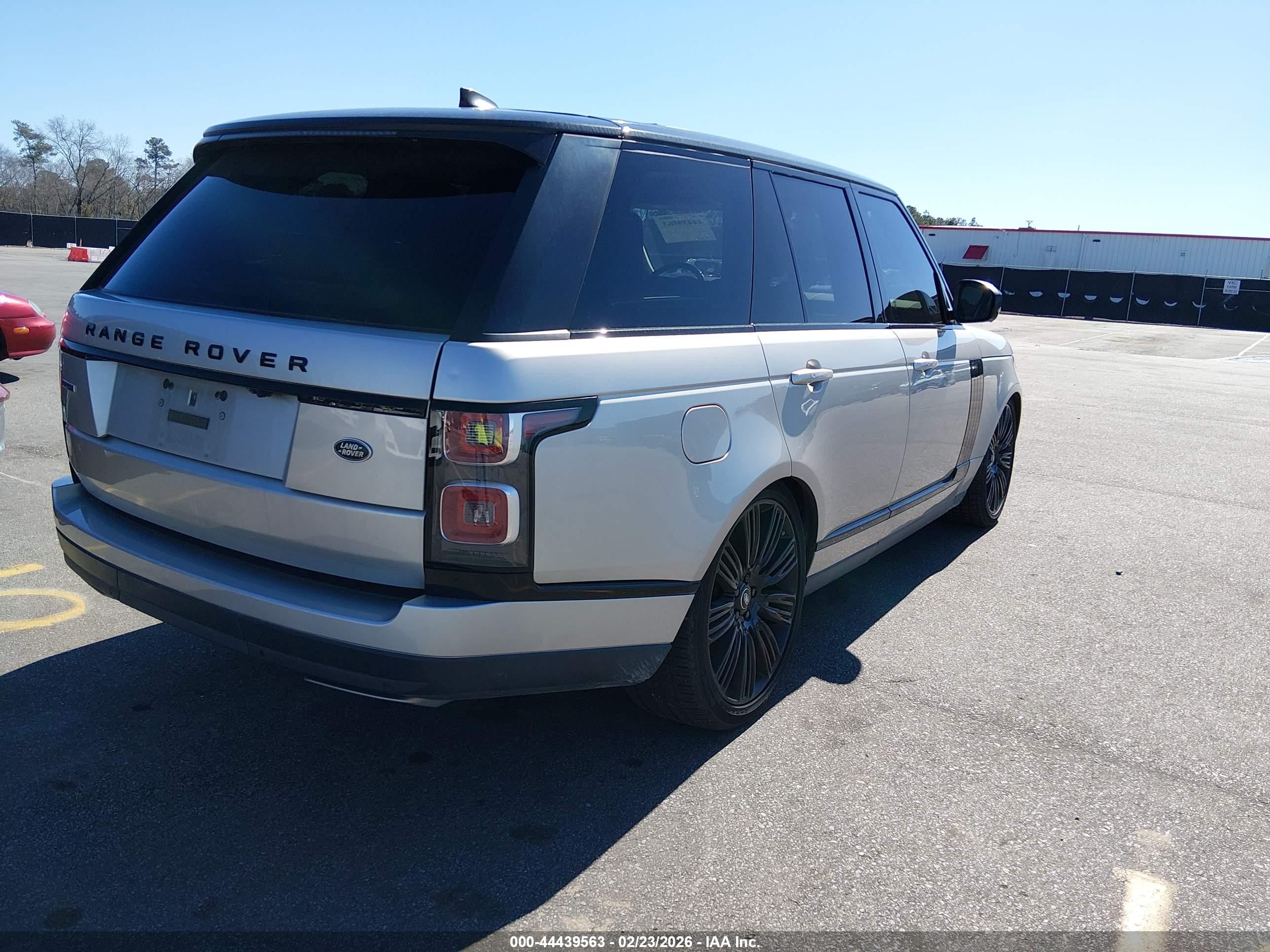 LAND ROVER image 4