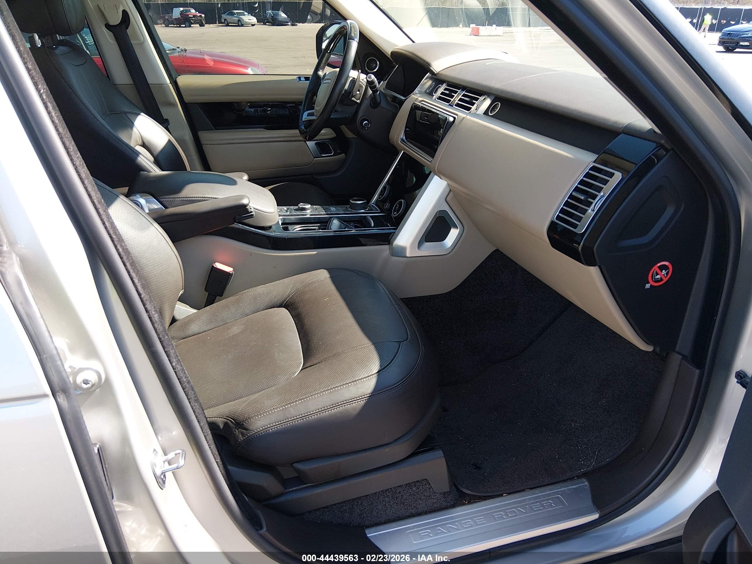 LAND ROVER image 5
