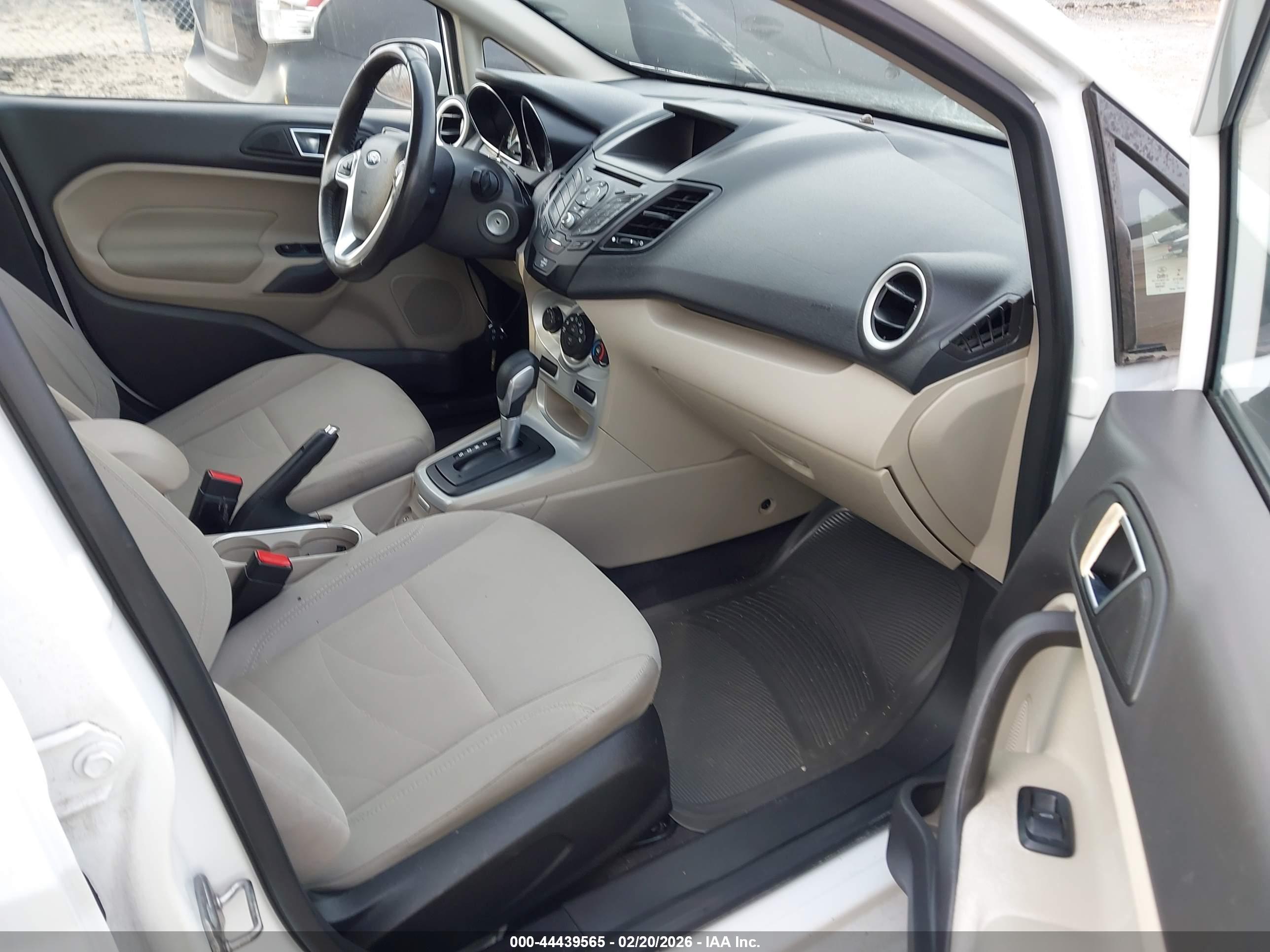 FORD FIESTA image 5
