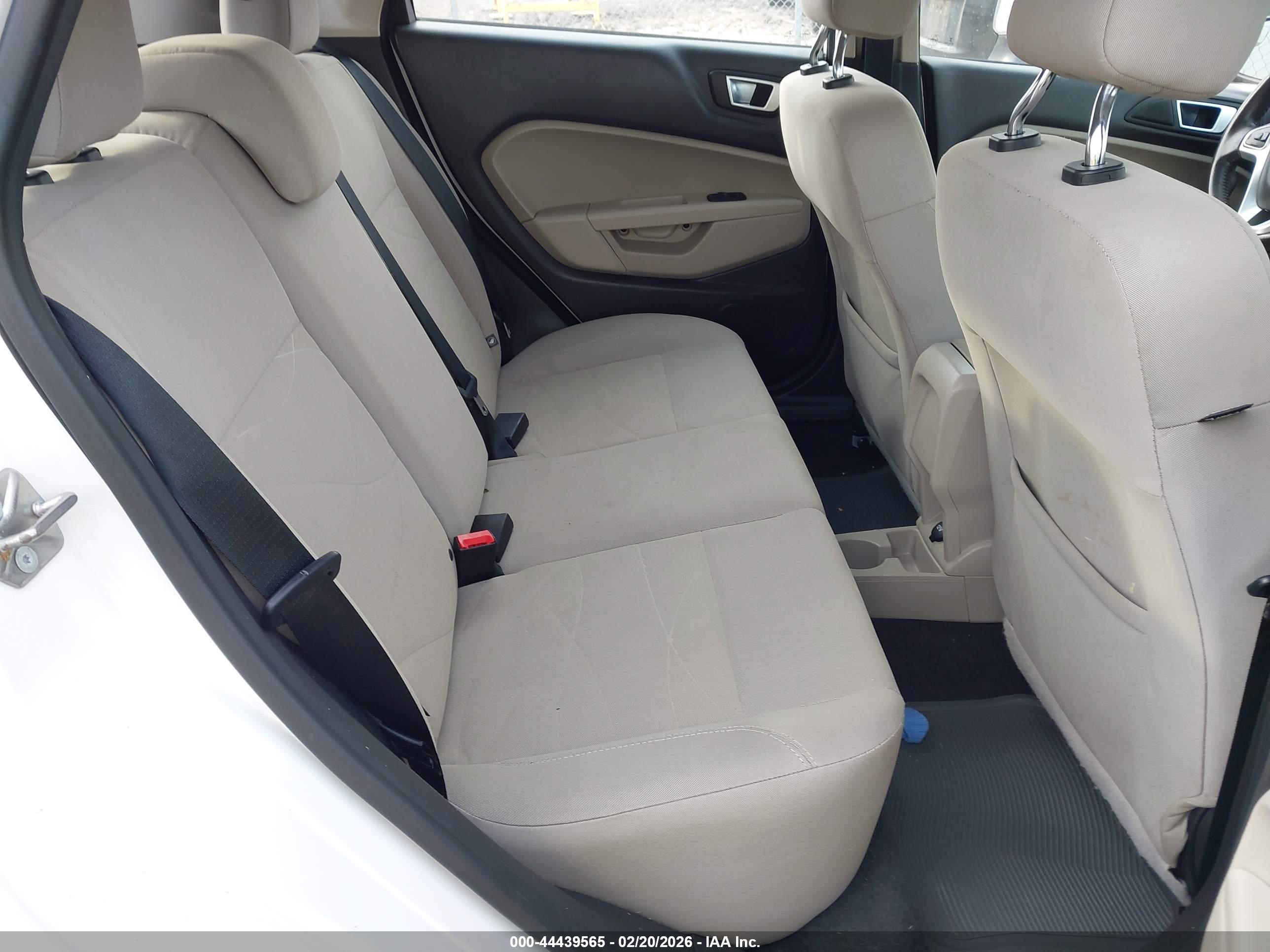 FORD FIESTA image 8