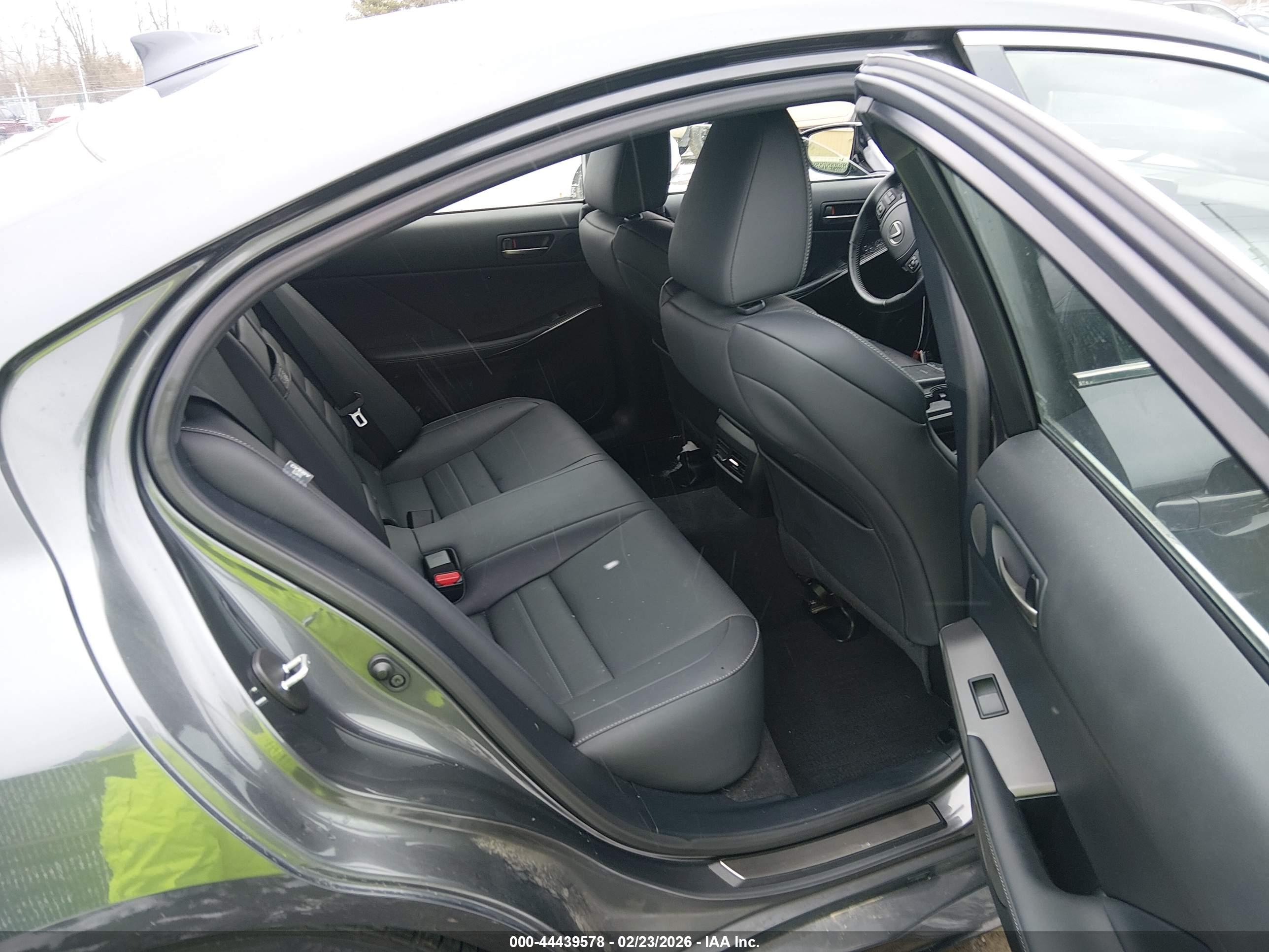 LEXUS IS image 8