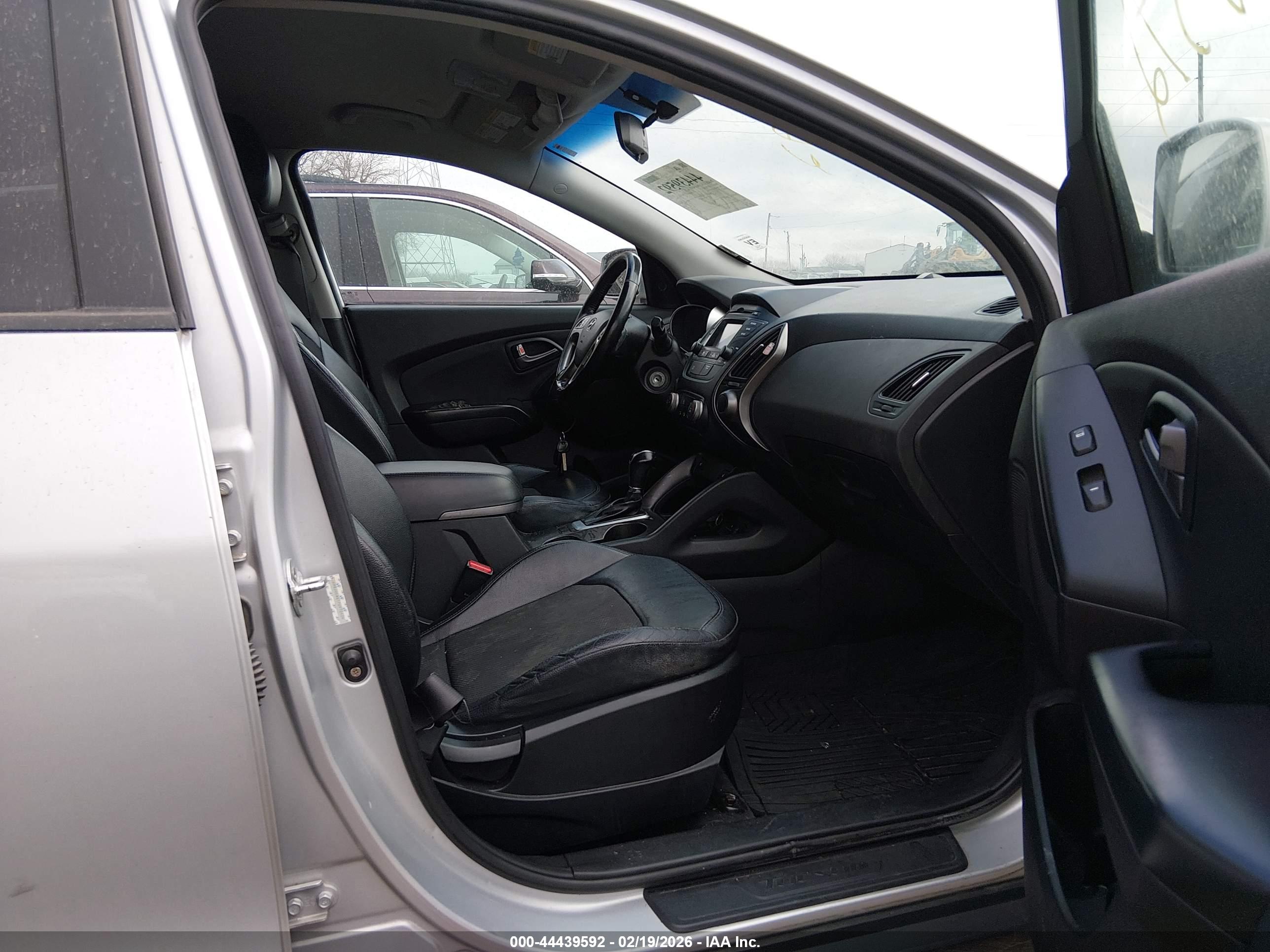 HYUNDAI TUCSON image 5