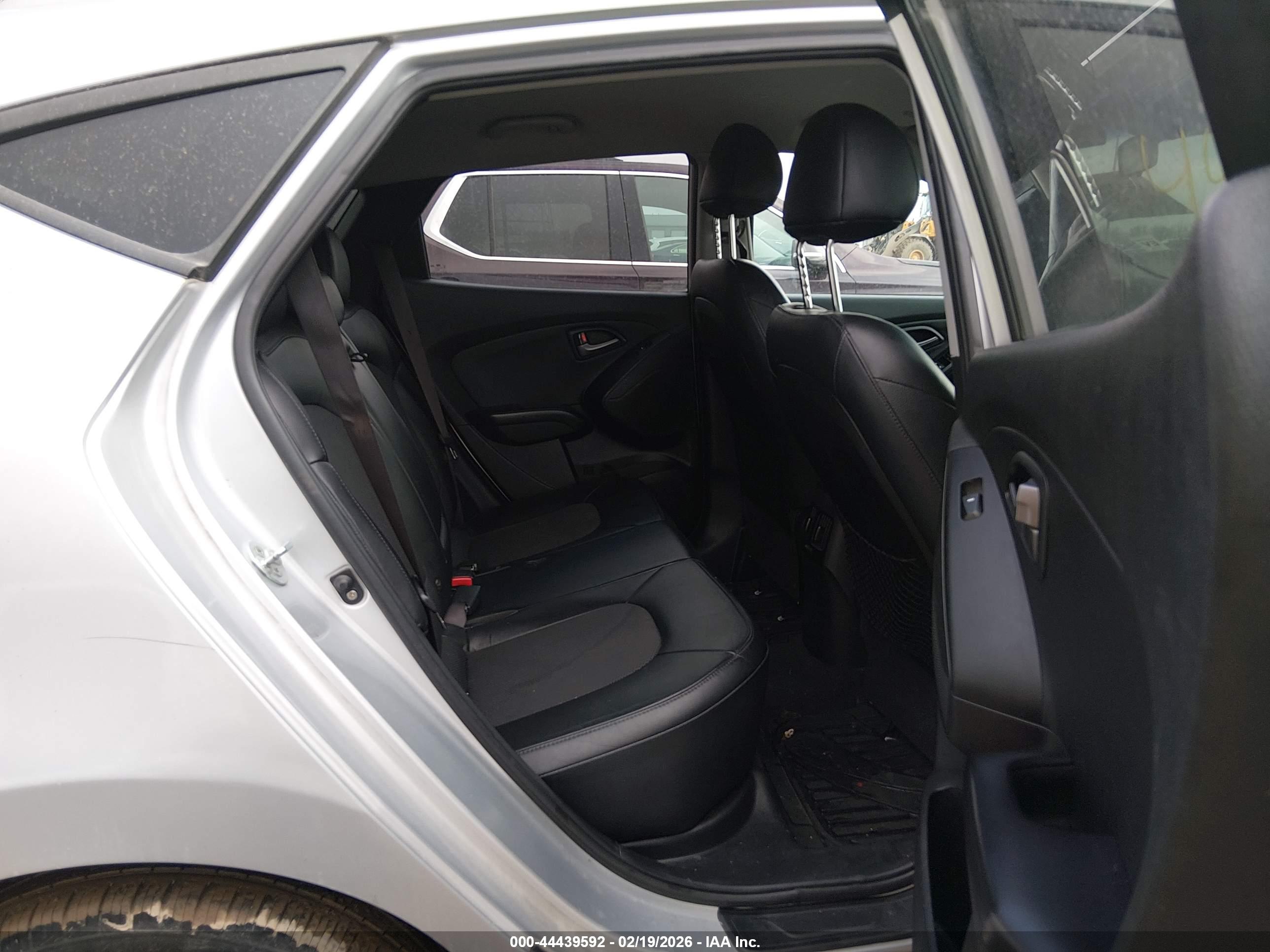 HYUNDAI TUCSON image 8