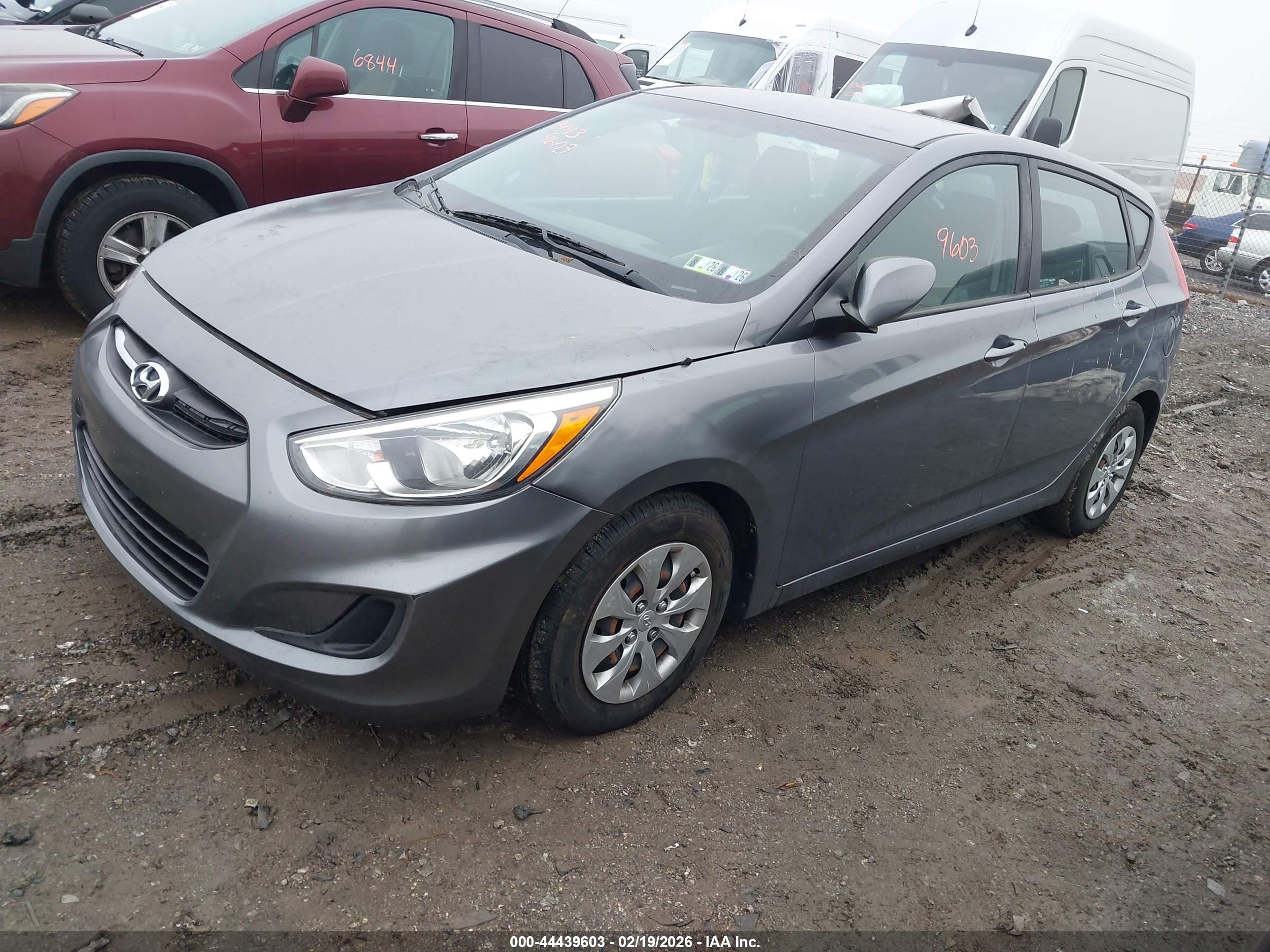 HYUNDAI ACCENT image 2