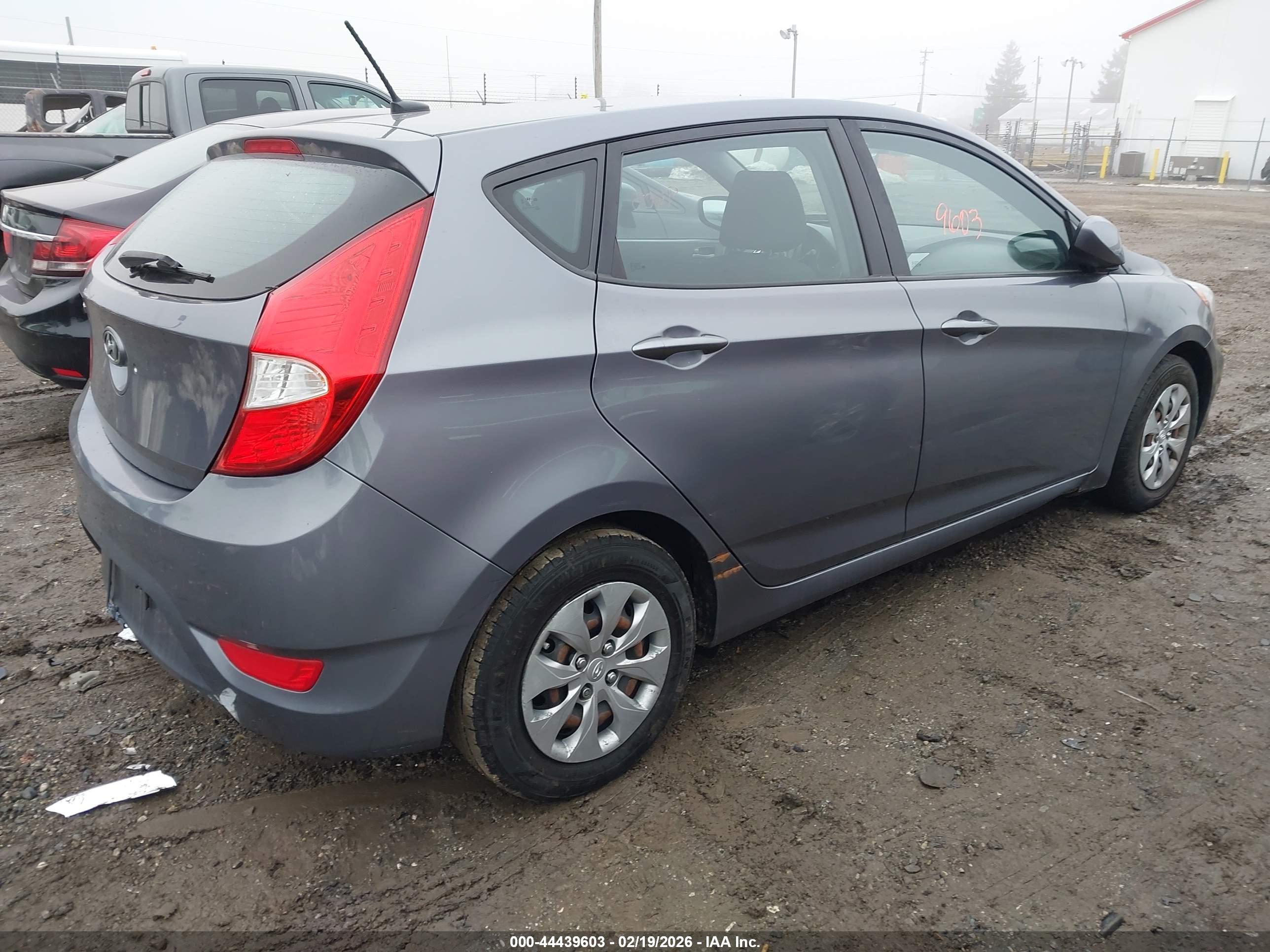 HYUNDAI ACCENT image 4
