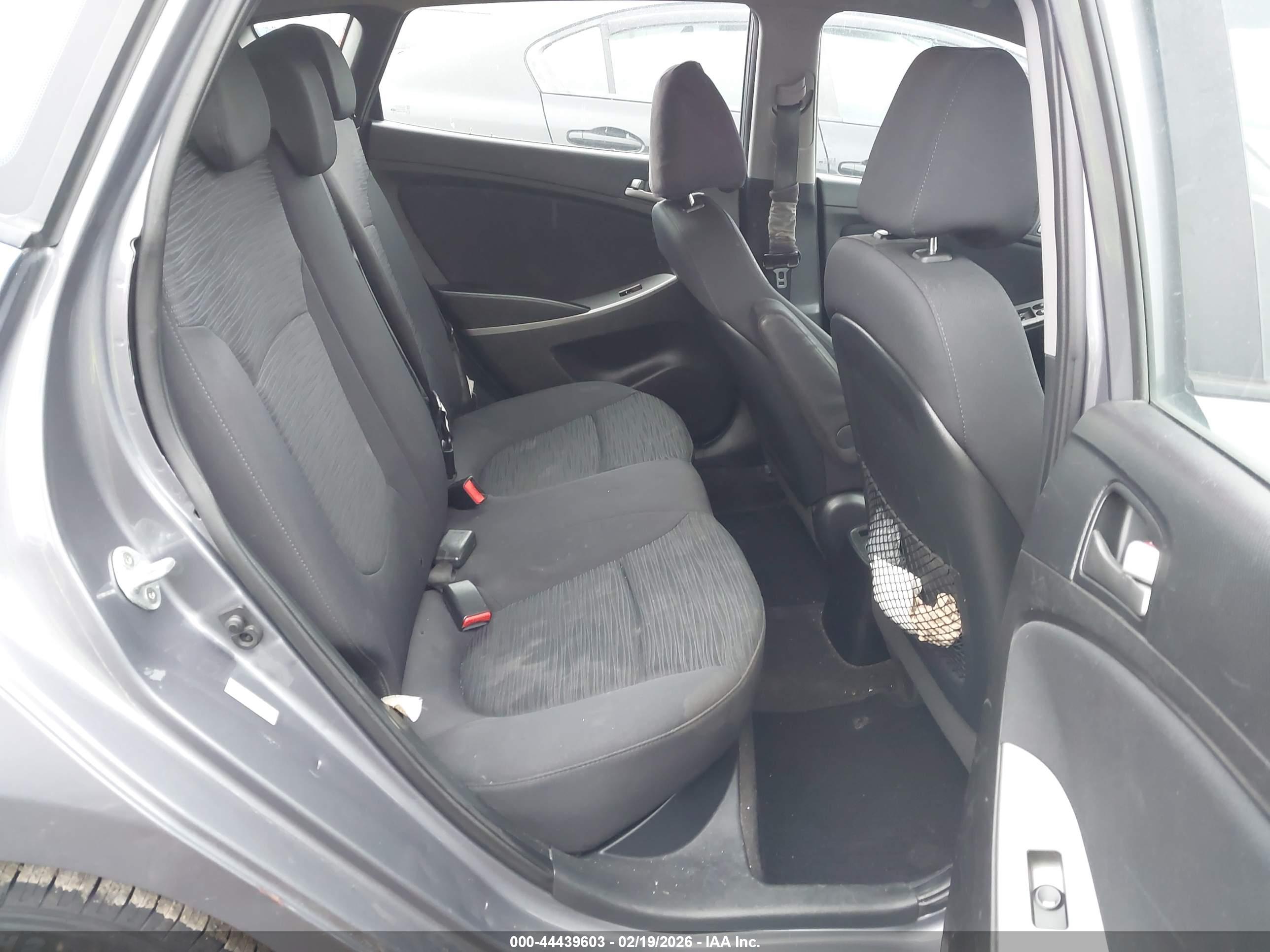 HYUNDAI ACCENT image 8
