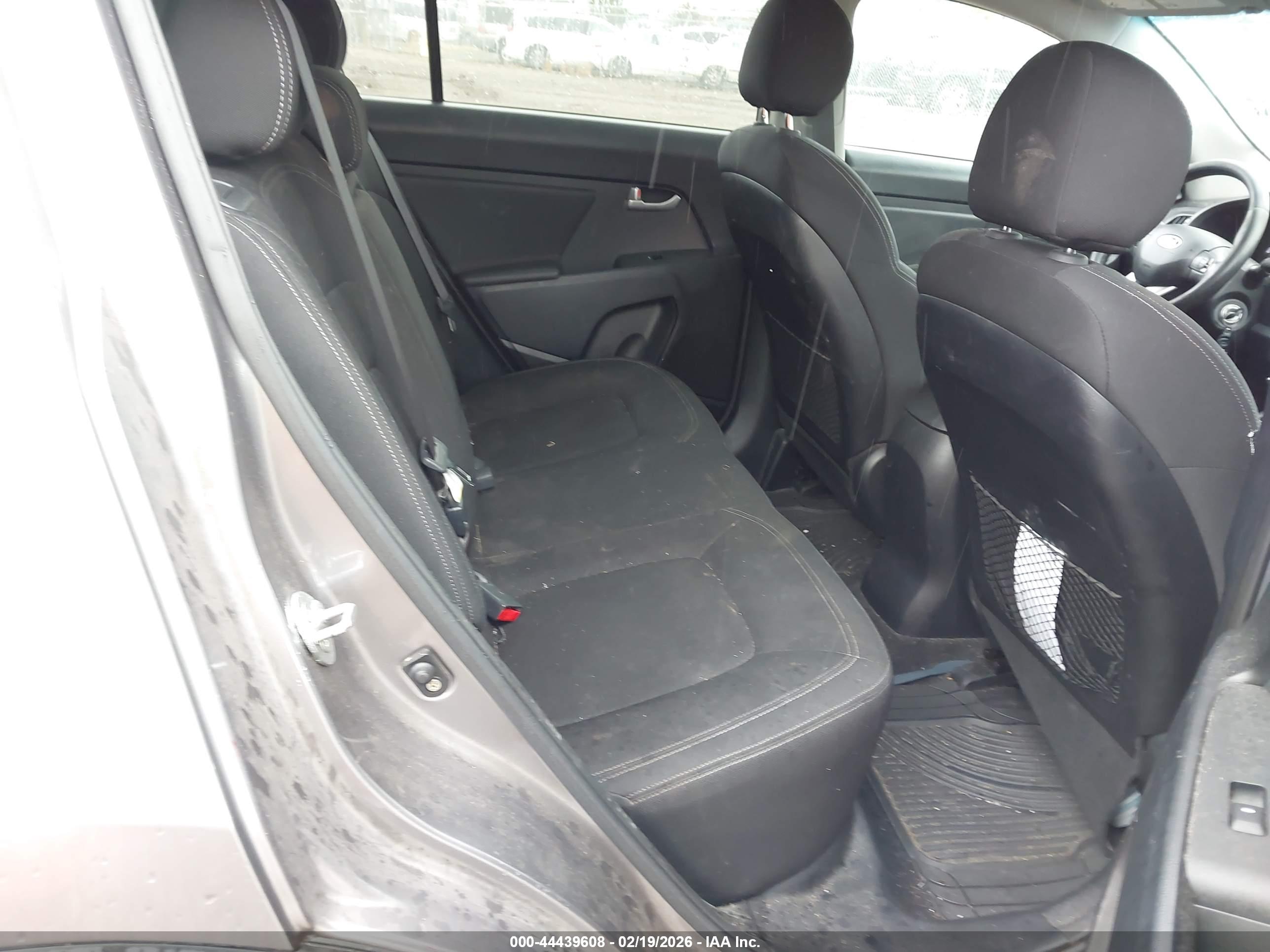 KIA SPORTAGE image 8