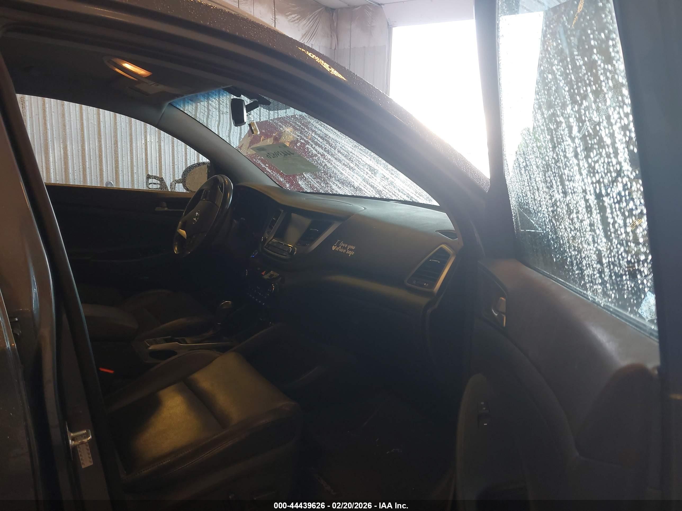 HYUNDAI TUCSON image 5