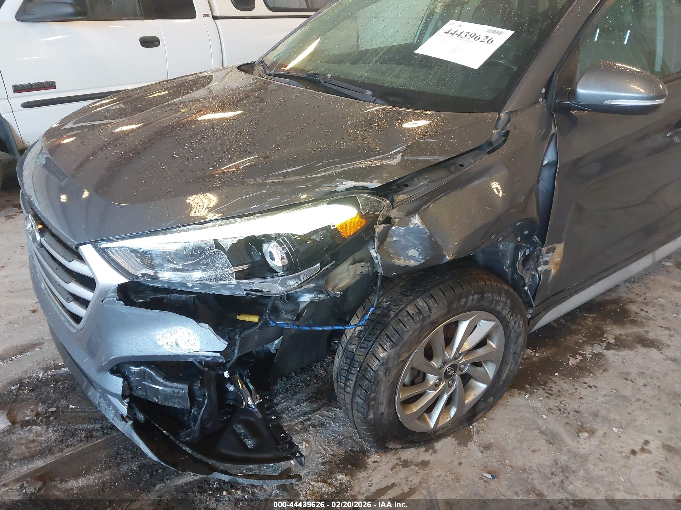 HYUNDAI TUCSON image 6