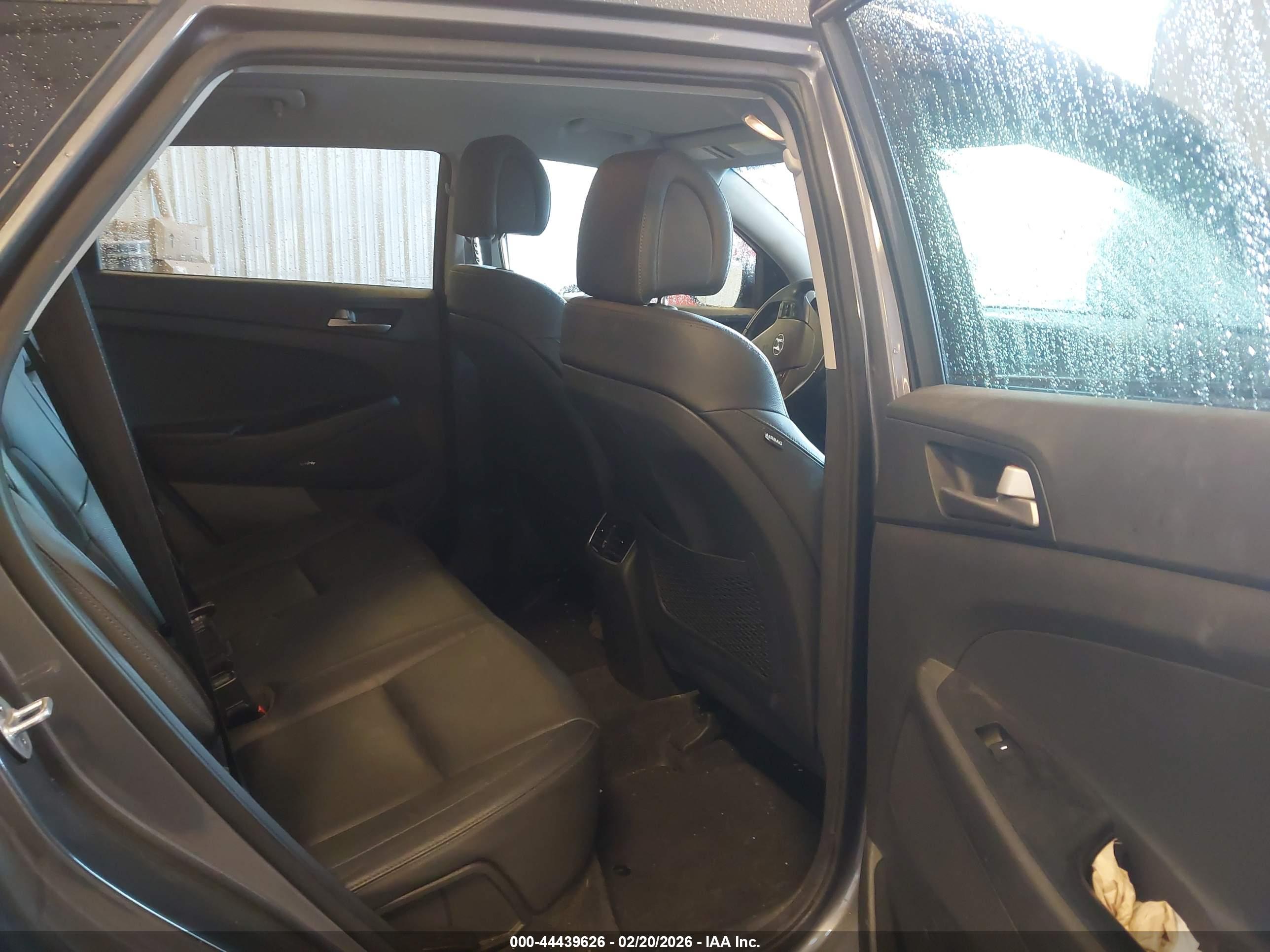 HYUNDAI TUCSON image 8