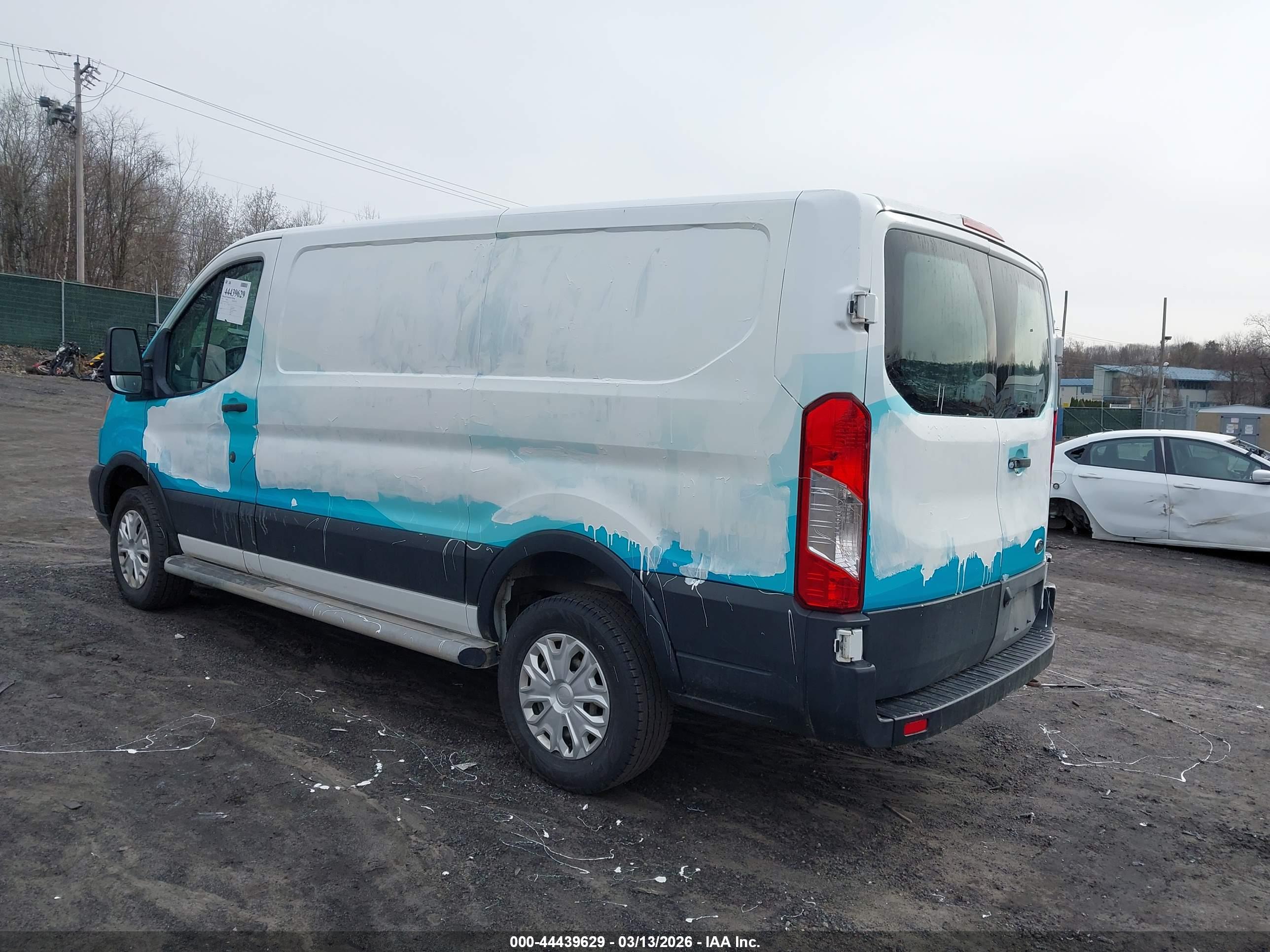 FORD TRANSIT-250 image 3