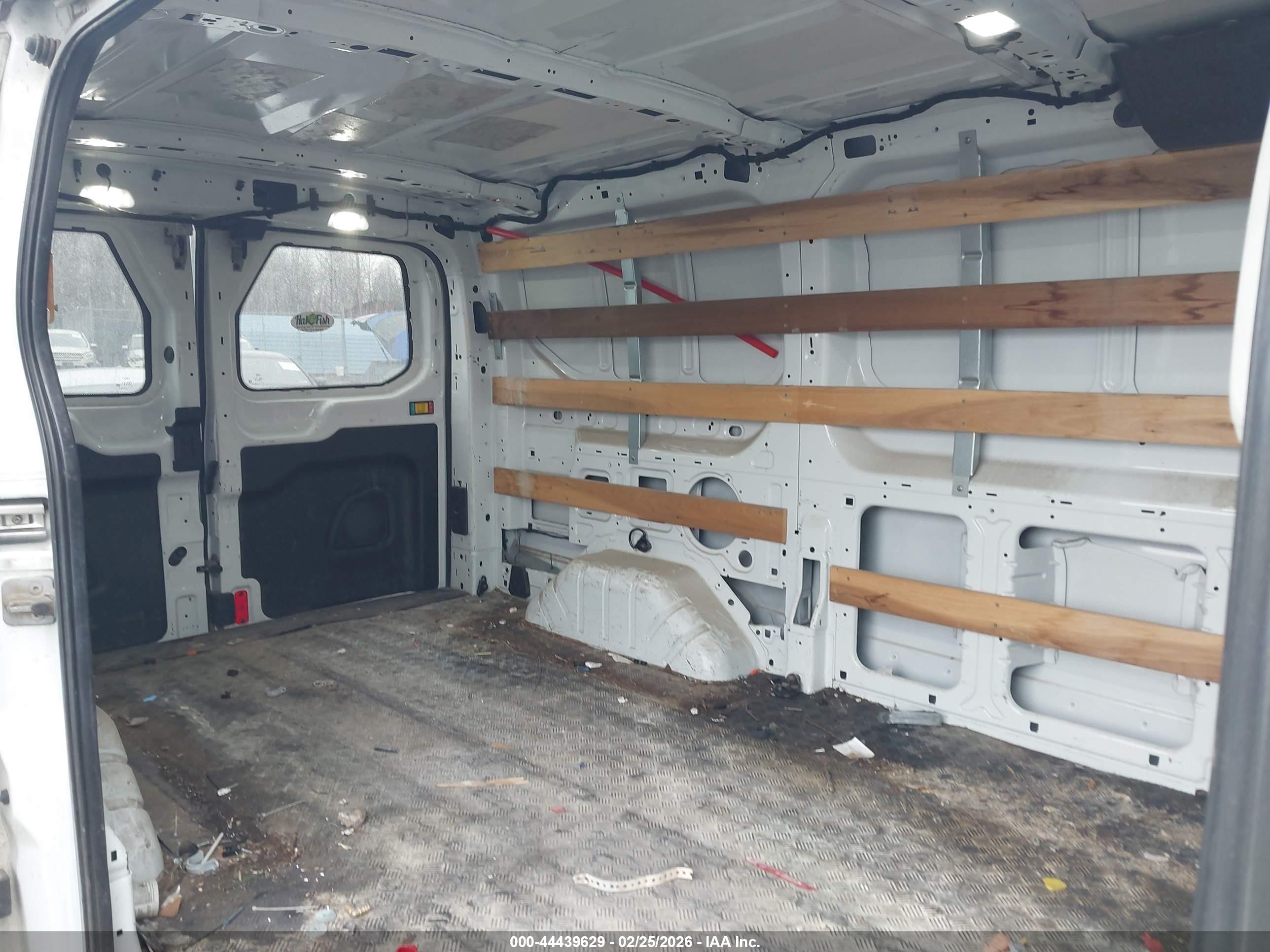 FORD TRANSIT-250 image 8