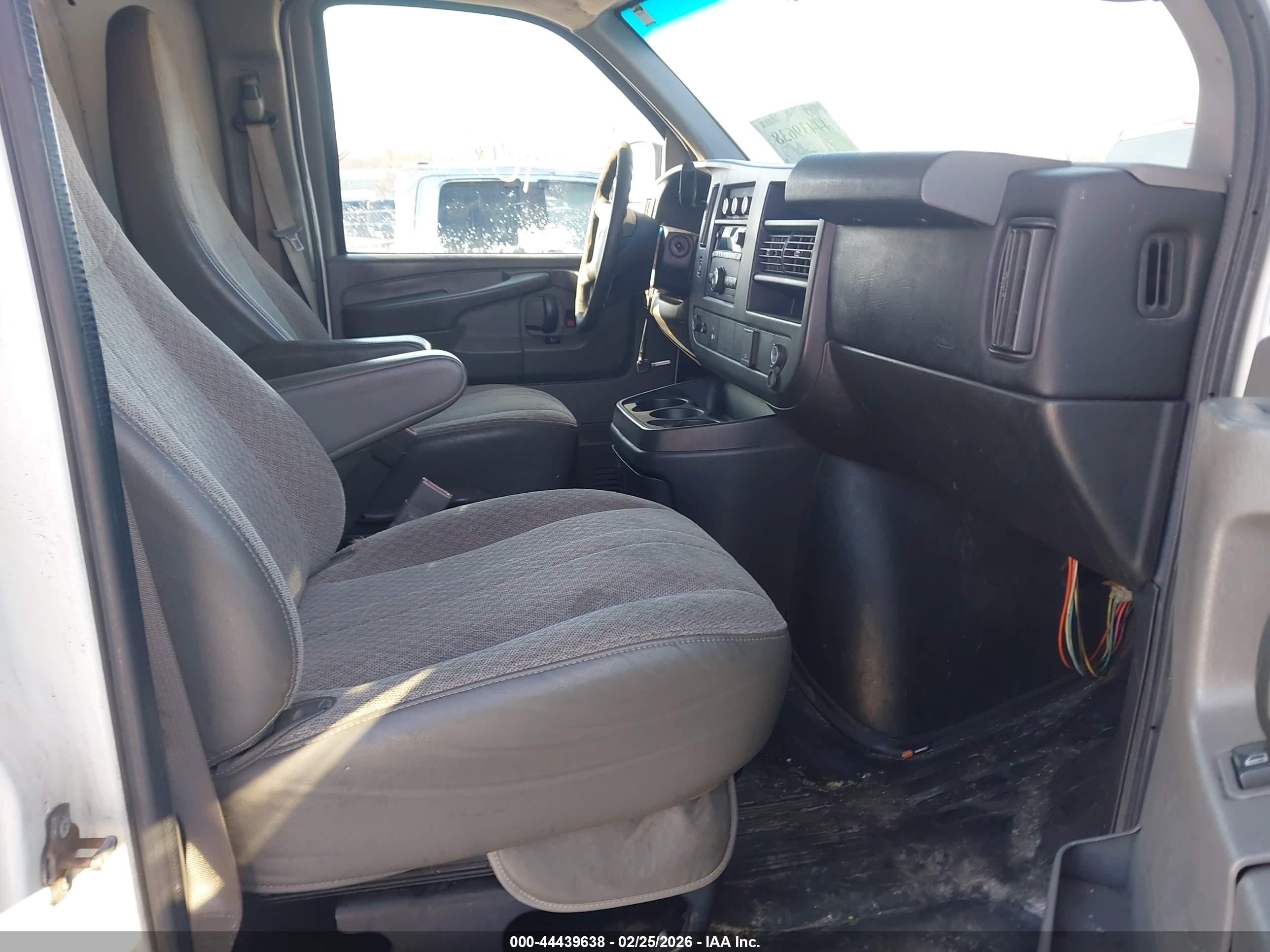 GMC SAVANNA image 5