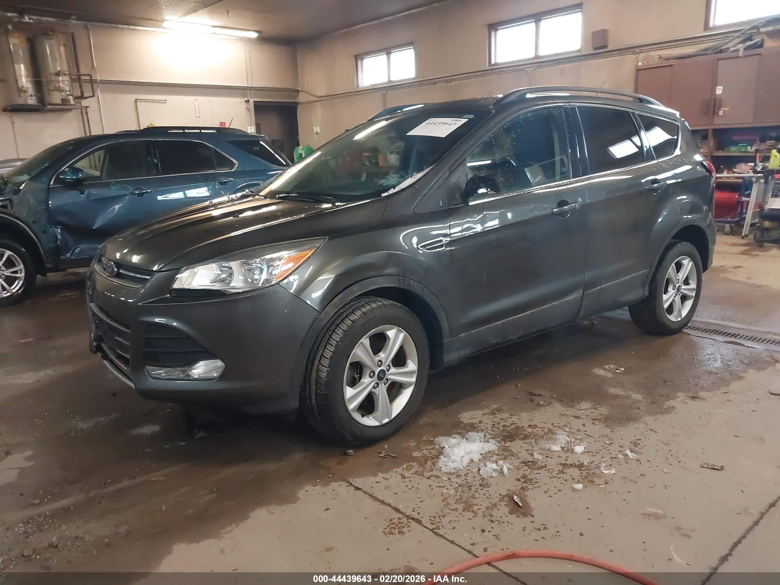 FORD ESCAPE image 2