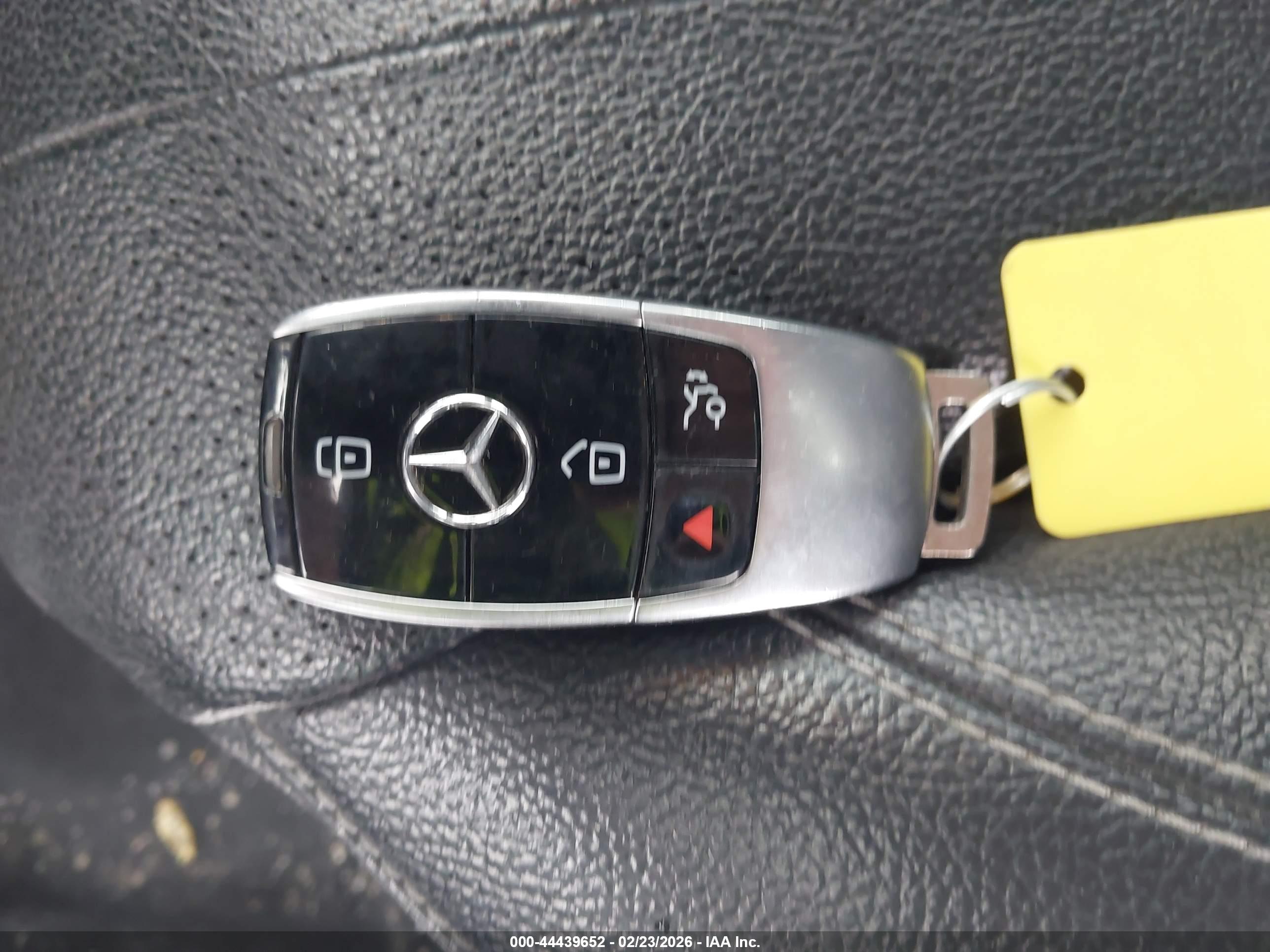 MERCEDES-BENZ E image 11