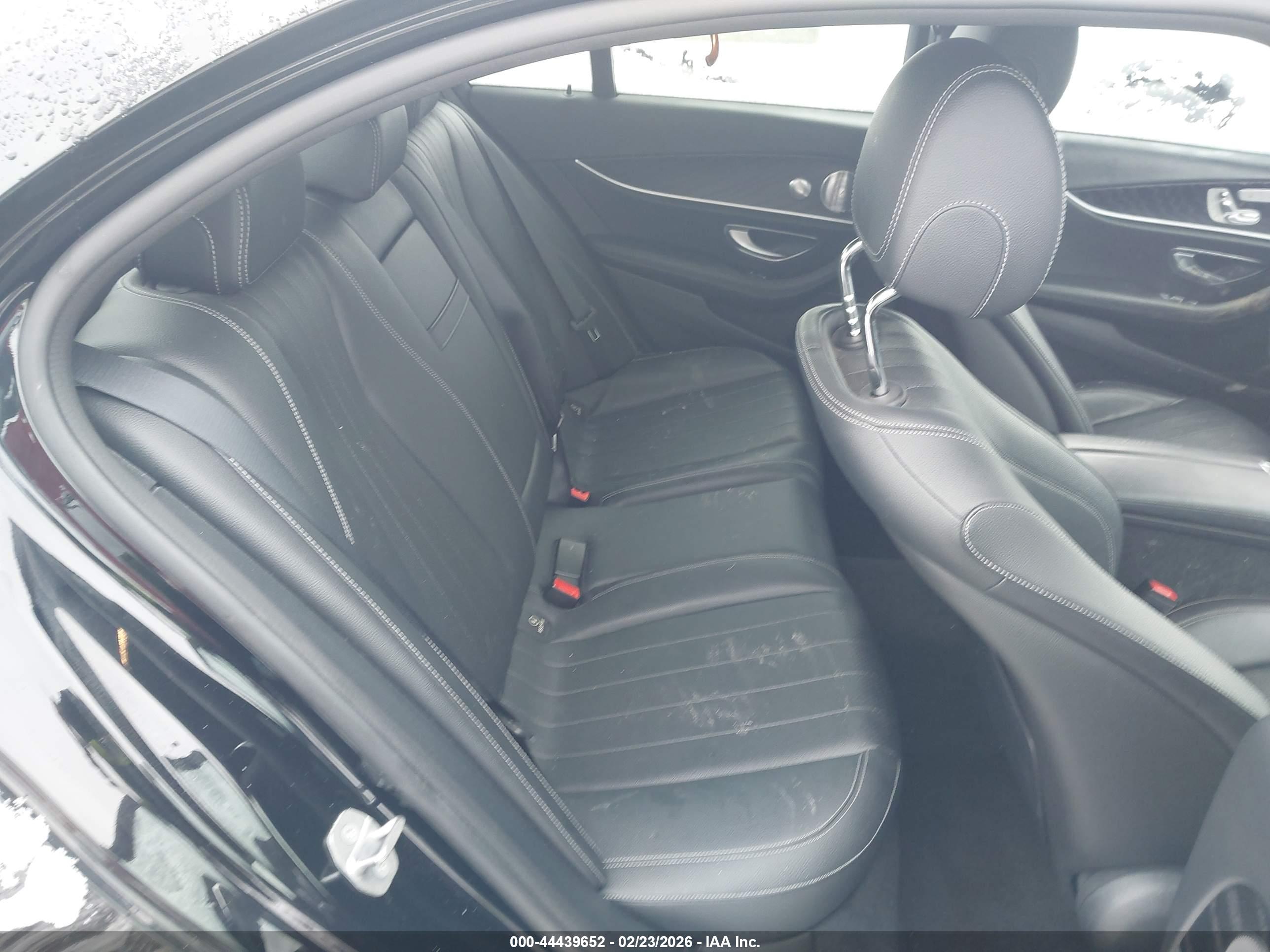 MERCEDES-BENZ E image 8