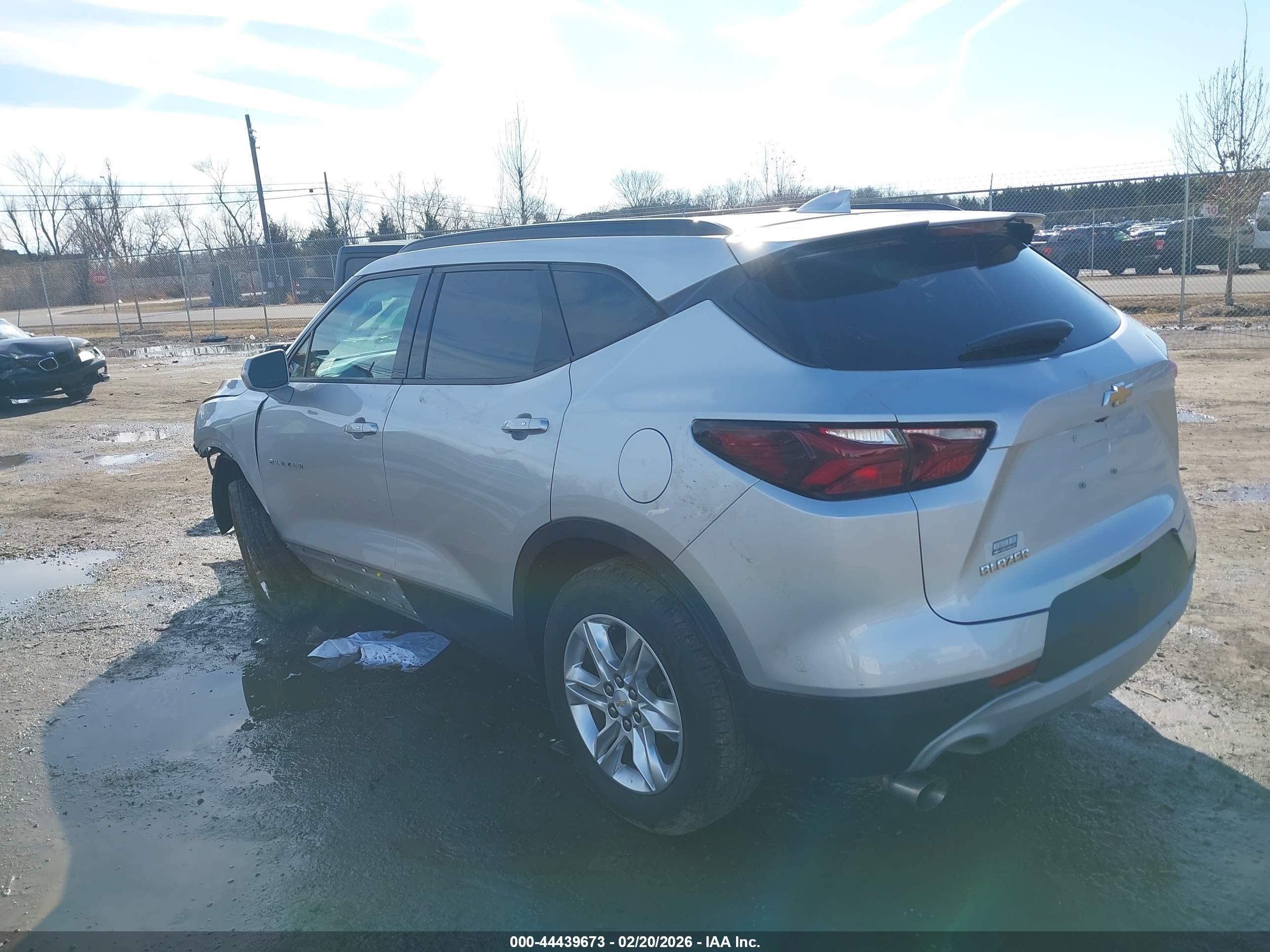 CHEVROLET BLAZER image 3