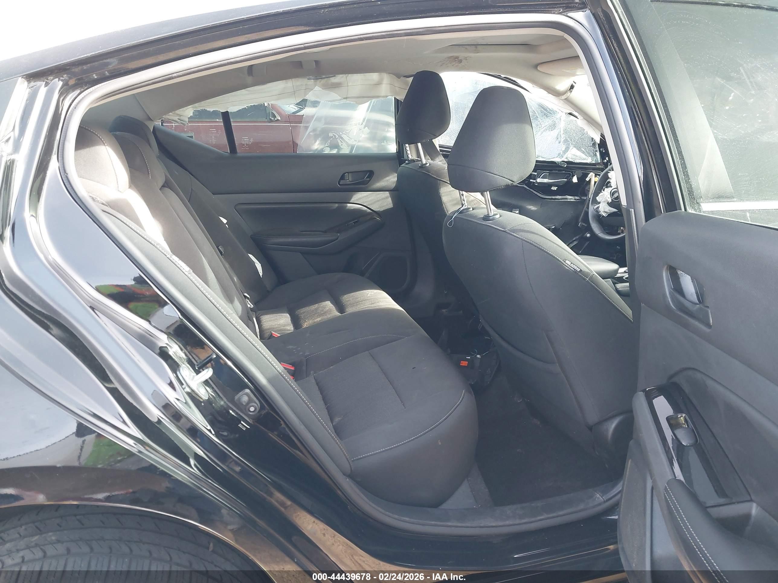 NISSAN ALTIMA image 8