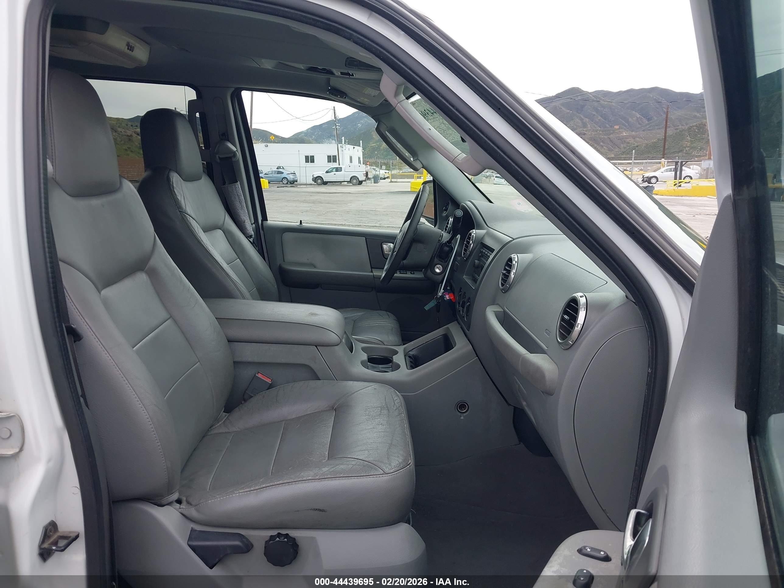 FORD EXPEDITION image 5