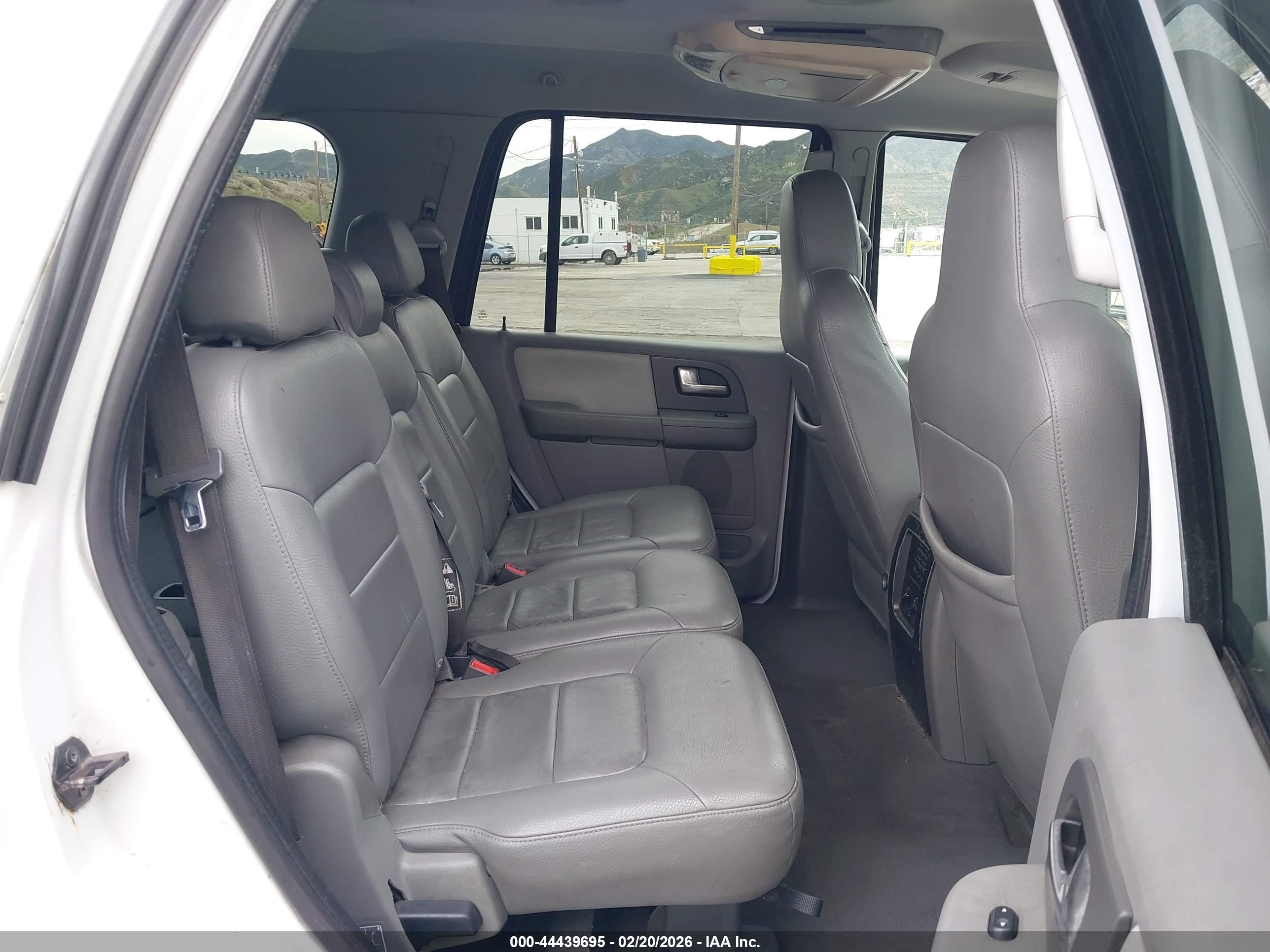 FORD EXPEDITION image 8