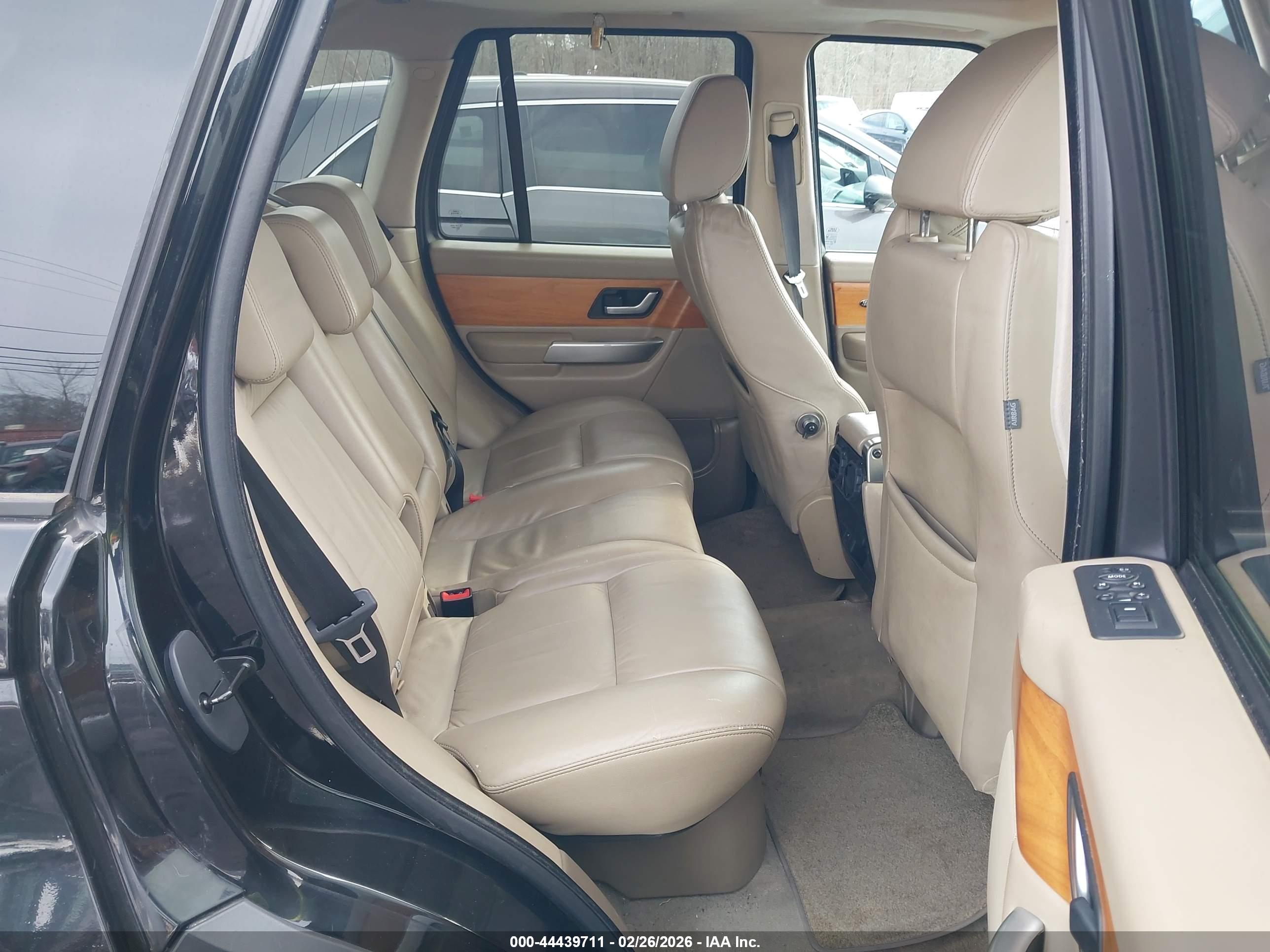 LAND ROVER image 8