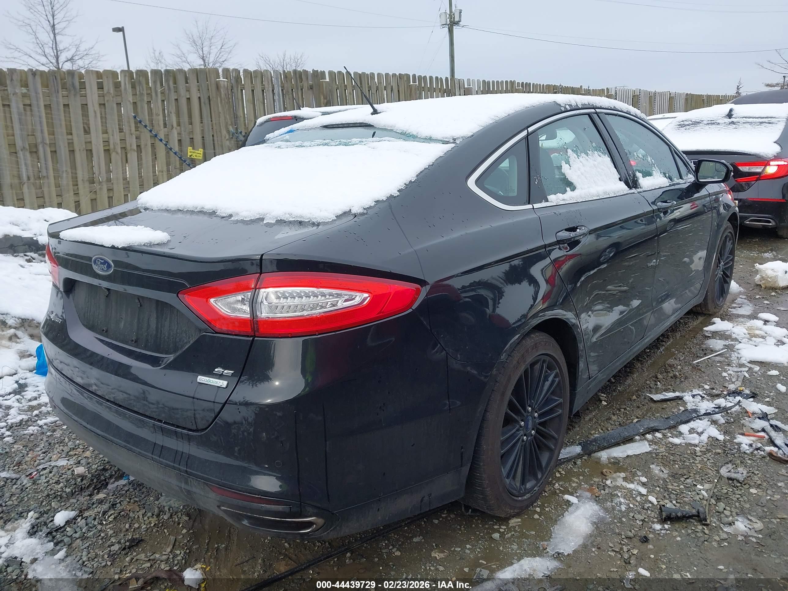 FORD FUSION image 4