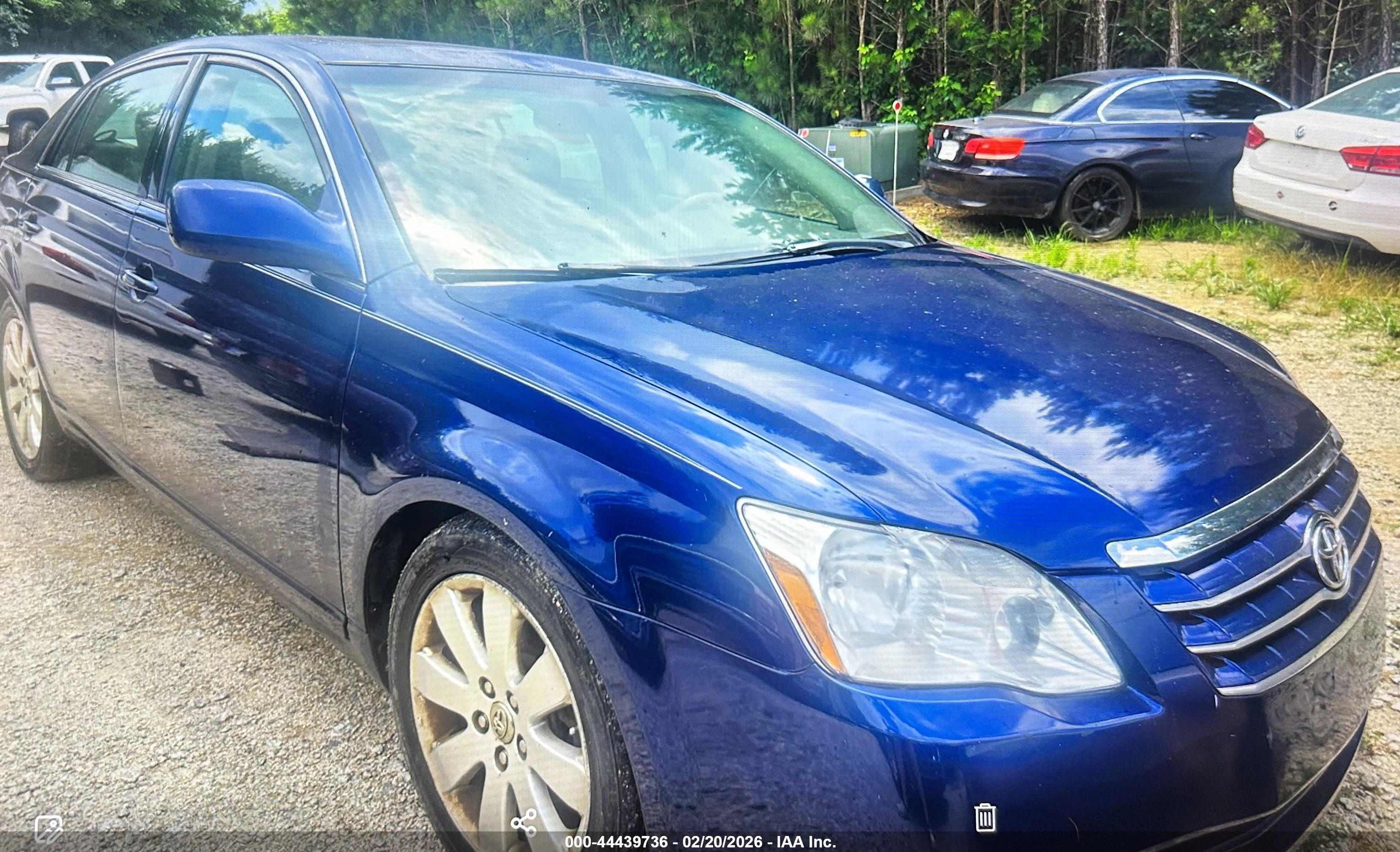 TOYOTA AVALON image 2