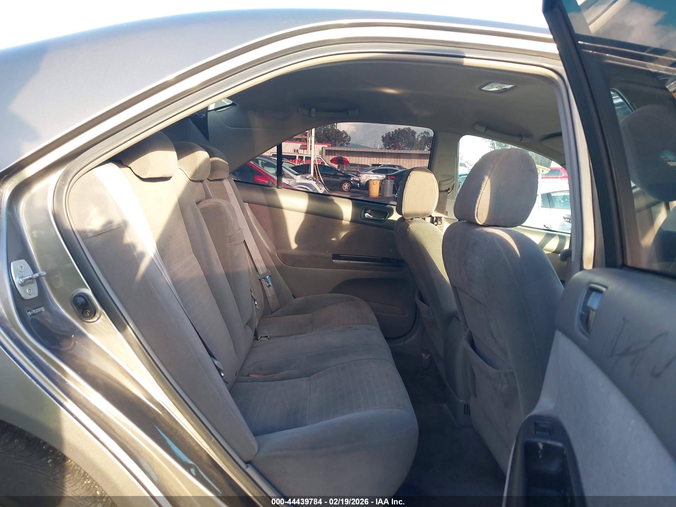 TOYOTA CAMRY image 8